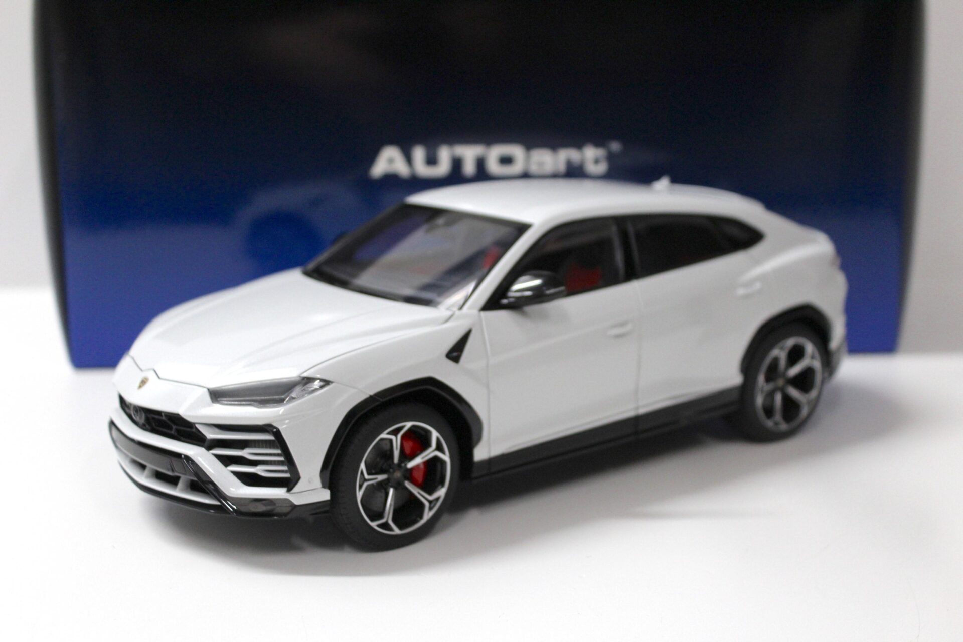 1:18 AUTOart Lamborghini Urus 2018 Bianco icarus/ metallic white