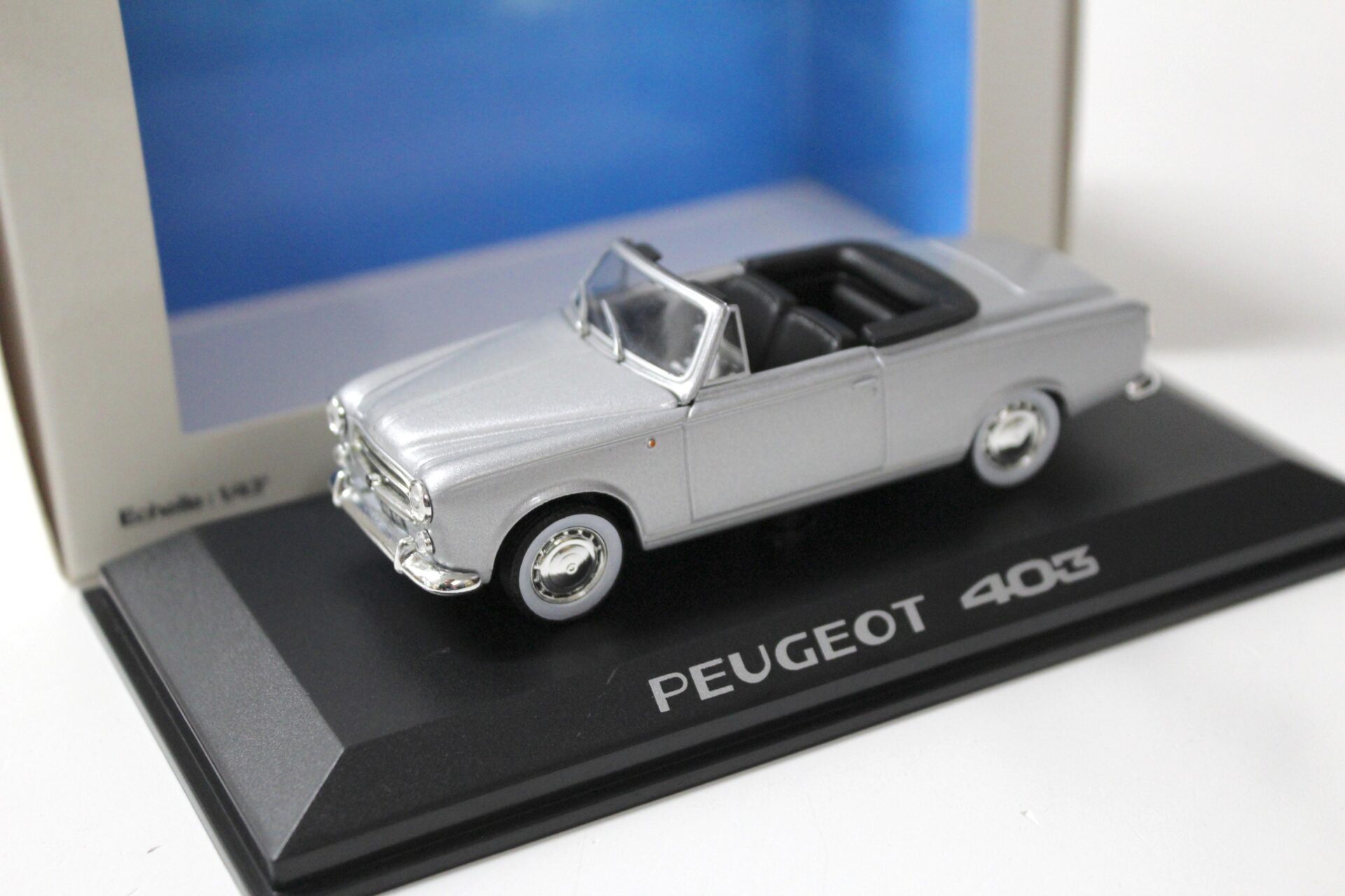 ID 53678 orig.jpg 1:43 Norev Peugeot 403 Cabriolet silver