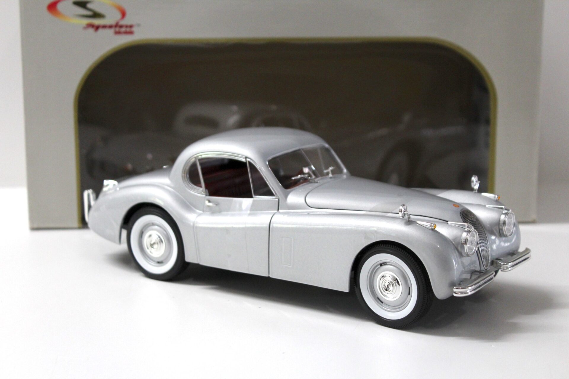 1:18 Signature Models 1949 Jaguar XK 120 silver