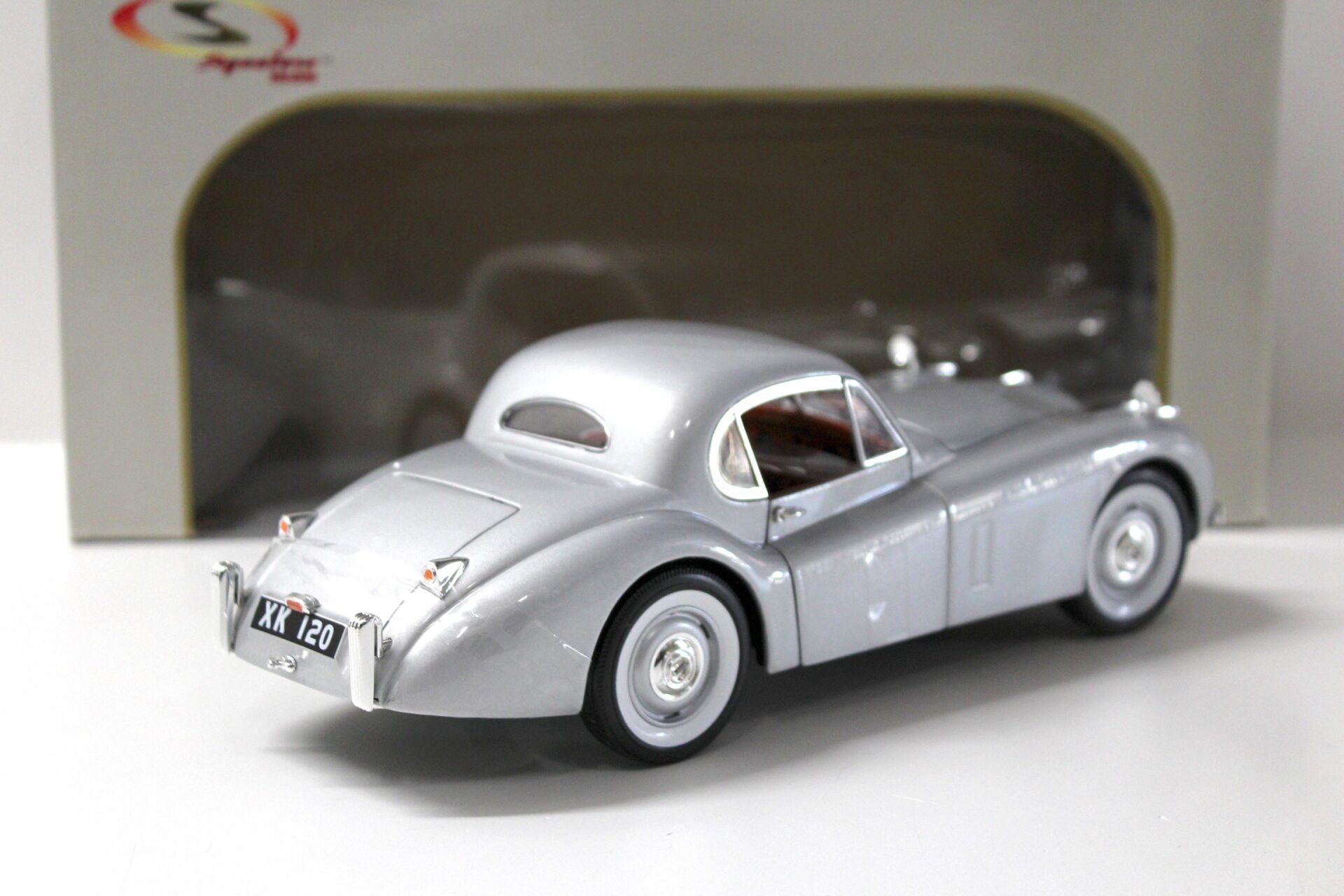 1:18 Signature Models 1949 Jaguar XK 120 silver