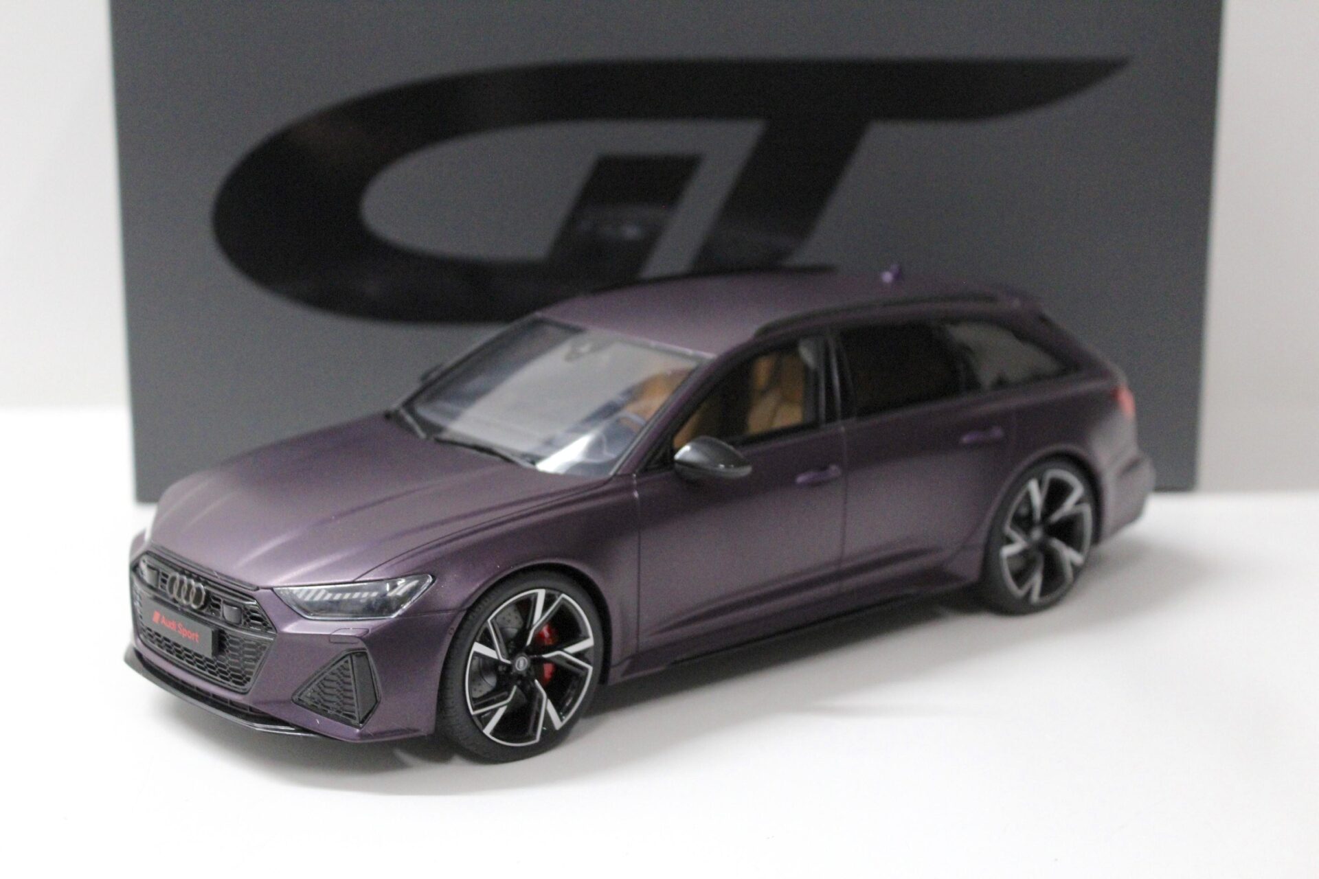 1:18 GT Spirit GT825 Audi RS6 Avant (C8) merlin purple matt 2020