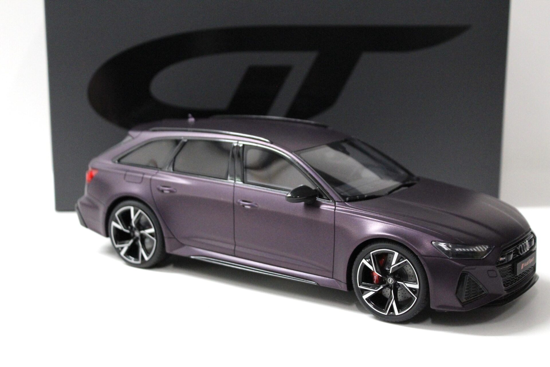 1:18 GT Spirit GT825 Audi RS6 Avant (C8) merlin purple matt 2020