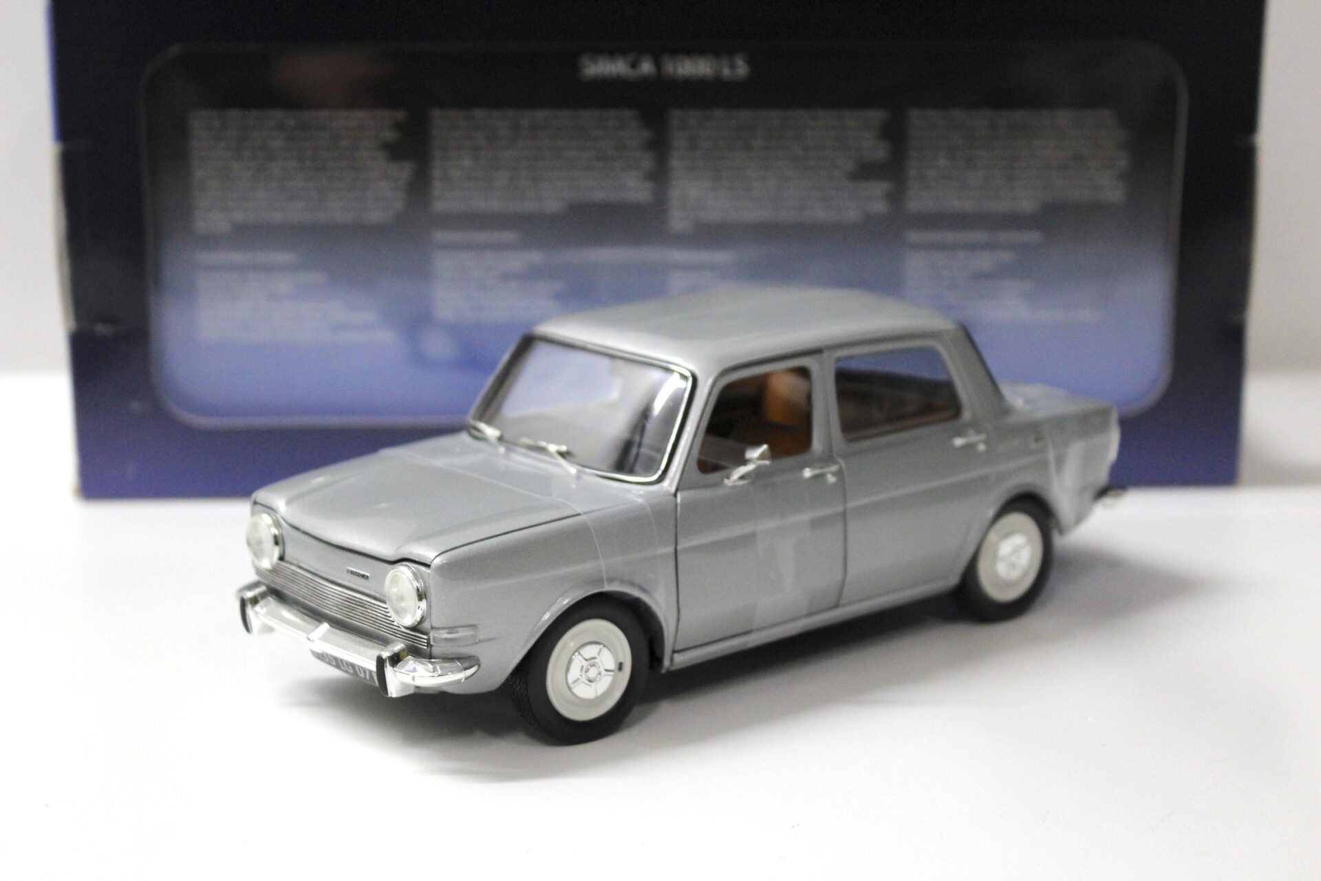 ID 54166 orig.jpg 1:18 Norev Simca 1000 LS 1974 silver-grey metallic