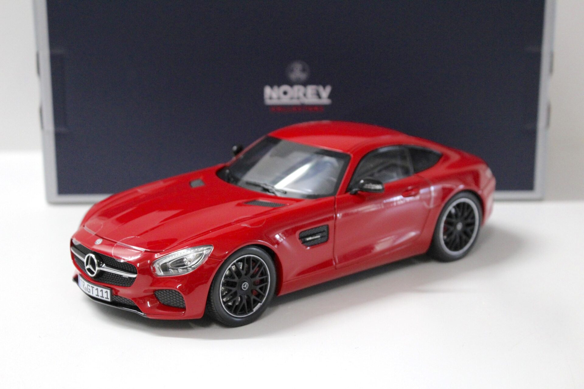 ID 54218 orig.jpg 1:18 Norev Mercedes AMG GT Coupe 2015 red