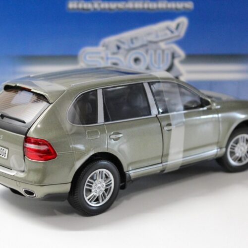 1:18 Norev Porsche Cayenne S olive green metallic 2006