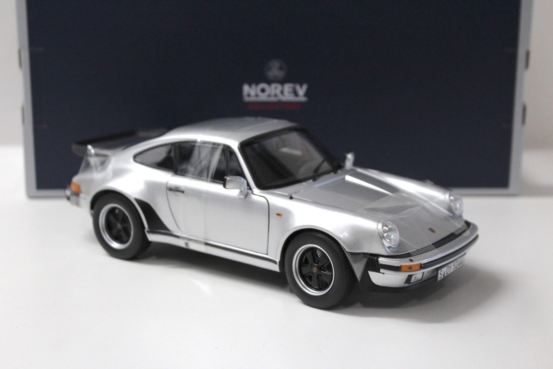 1:18 Norev Porsche 911 Turbo 3.3 Coupe silver metallic 1977