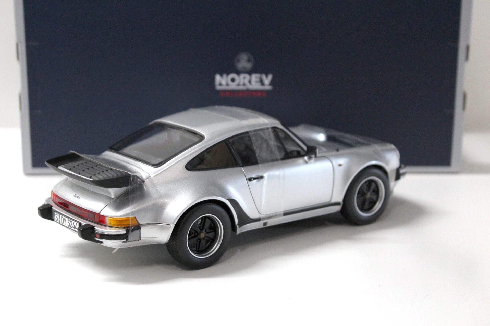 1:18 Norev Porsche 911 Turbo 3.3 Coupe silver metallic 1977