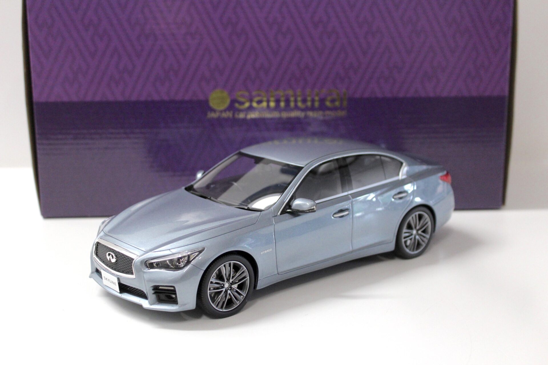 ID 54298 orig.jpg 1:18 Kyosho Infinity Skyline 350GT Hybrid blue metallic