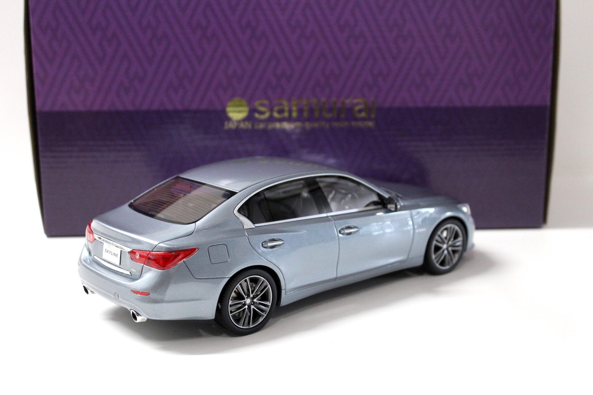 1:18 Kyosho Infinity Skyline 350GT Hybrid blue metallic