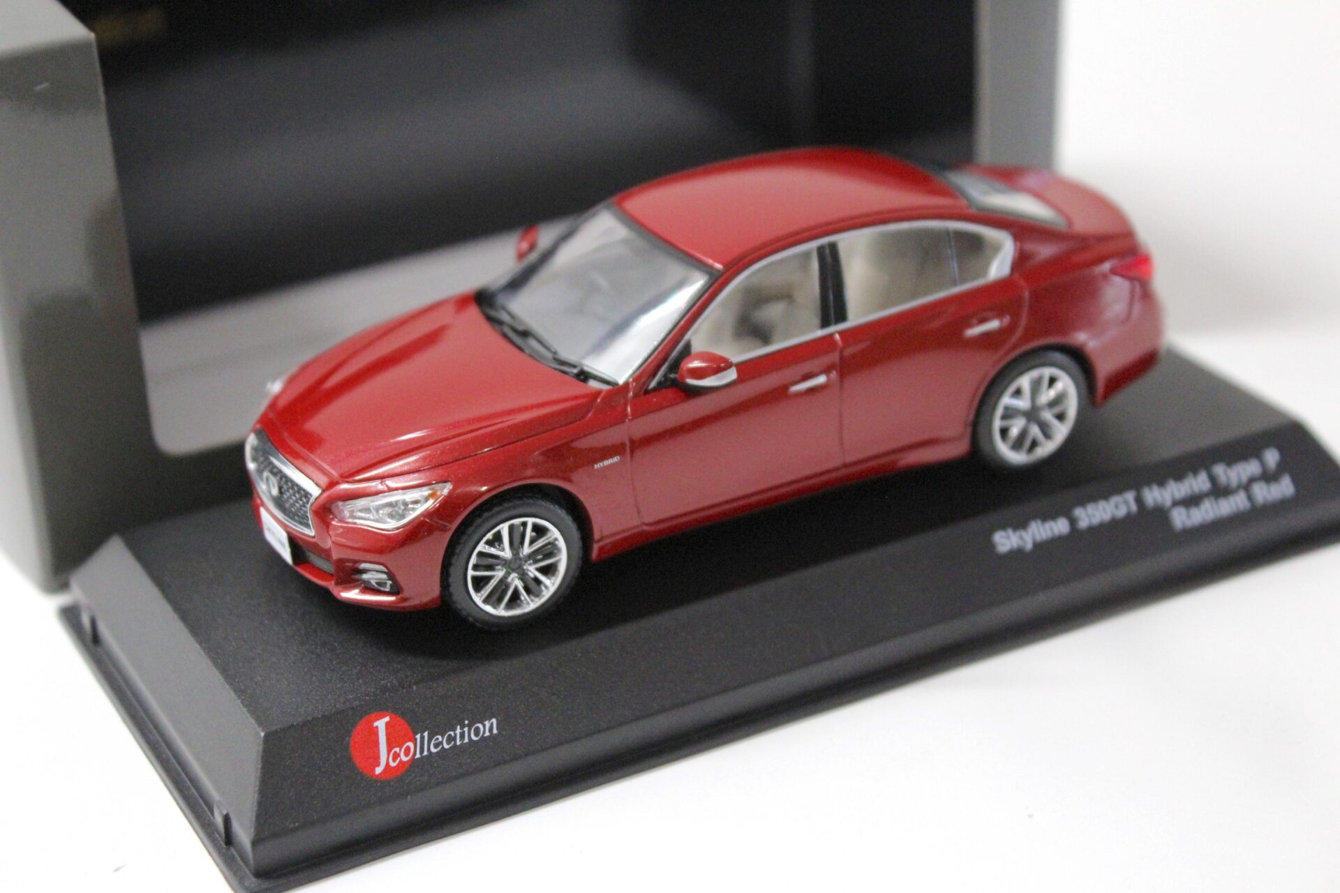 ID 54356 orig.jpg 1:43 Kyosho J-Collection Nissan Skyline 350GT Hybrid Type P Radiant red