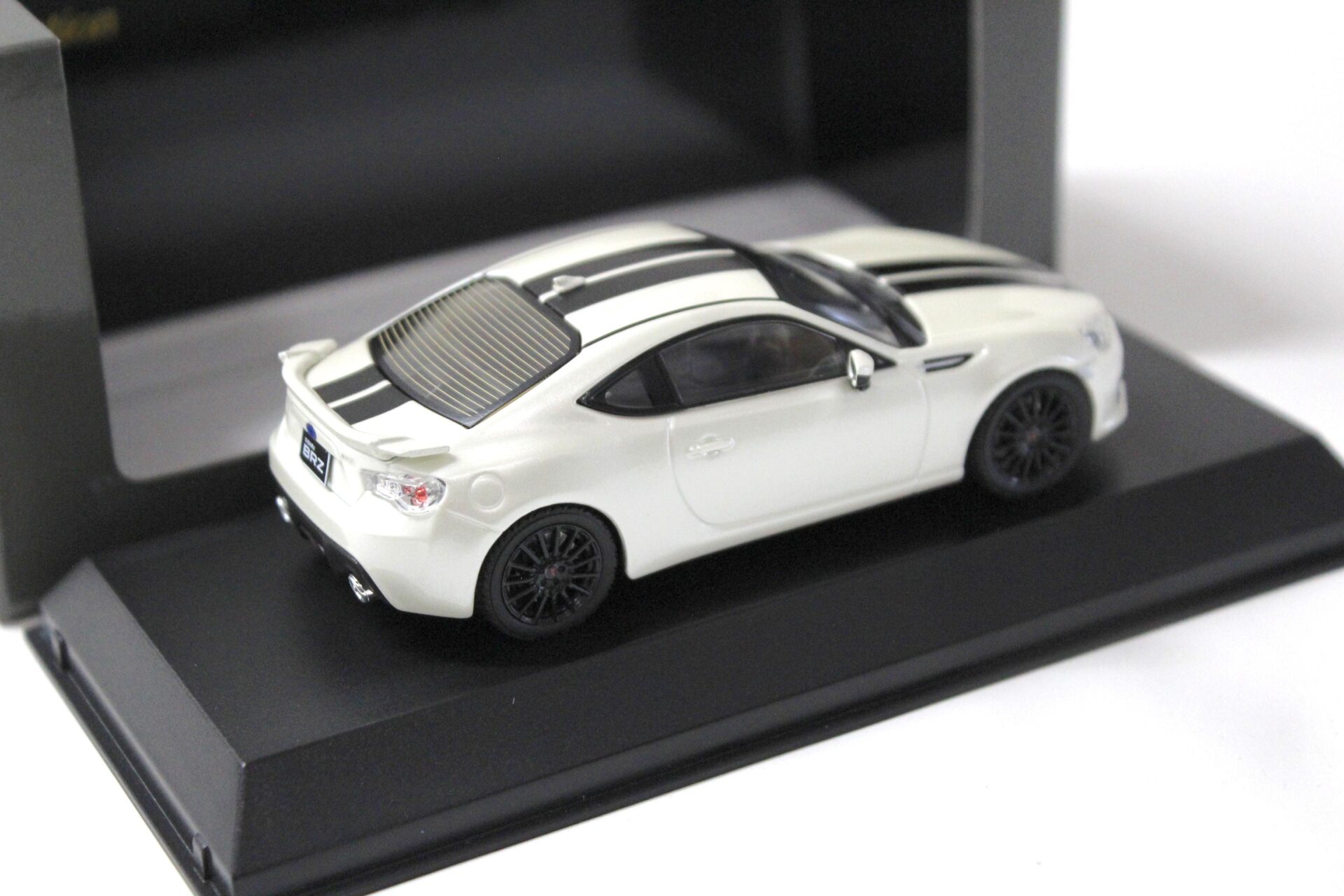 1:43 Kyosho J-Collection Subaru BRZ 2013 white with black stripes