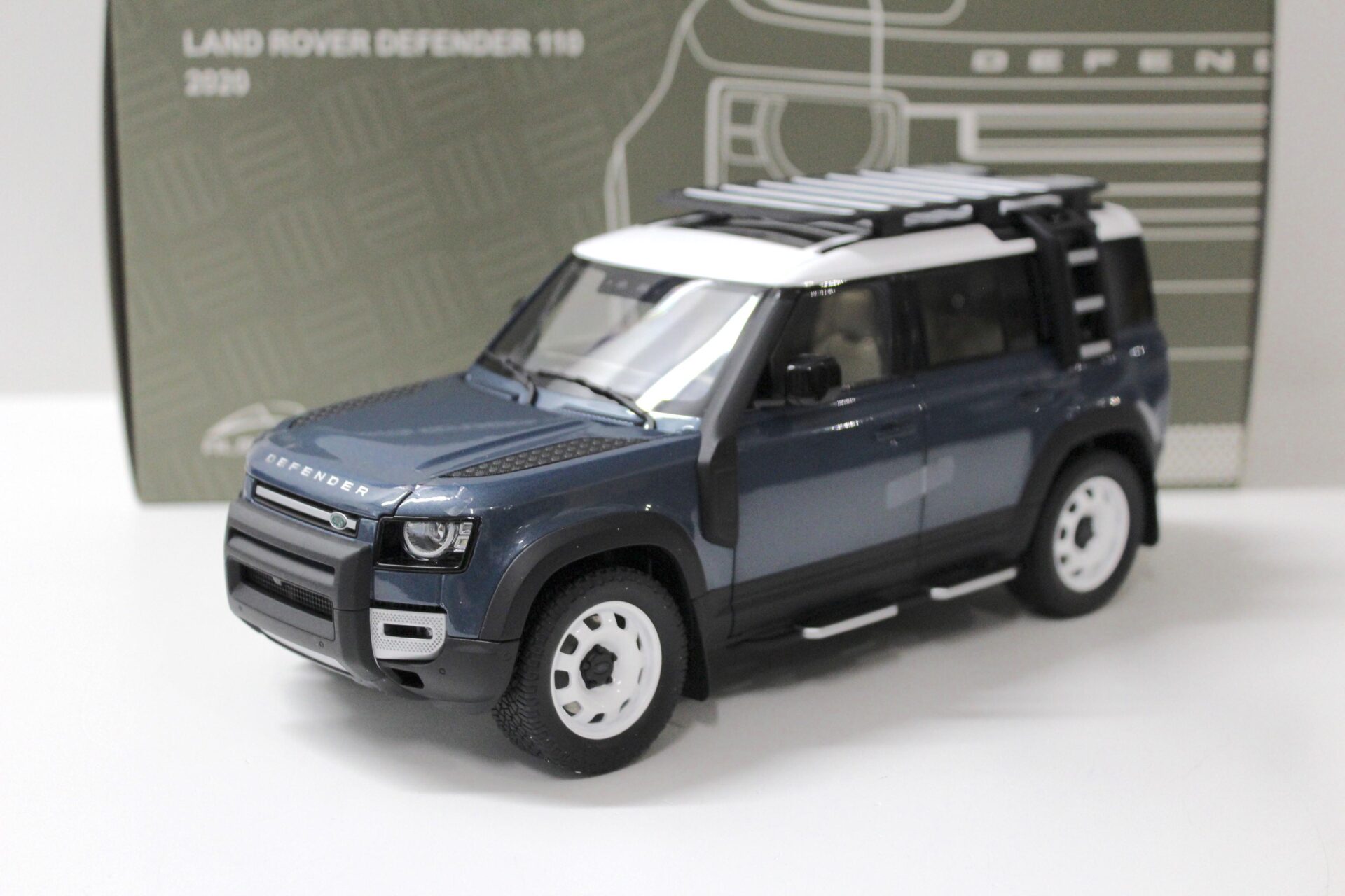 ID 54393 orig.jpg 1:18 Almost Real Land Rover Defender 110 Tasman blue 2020