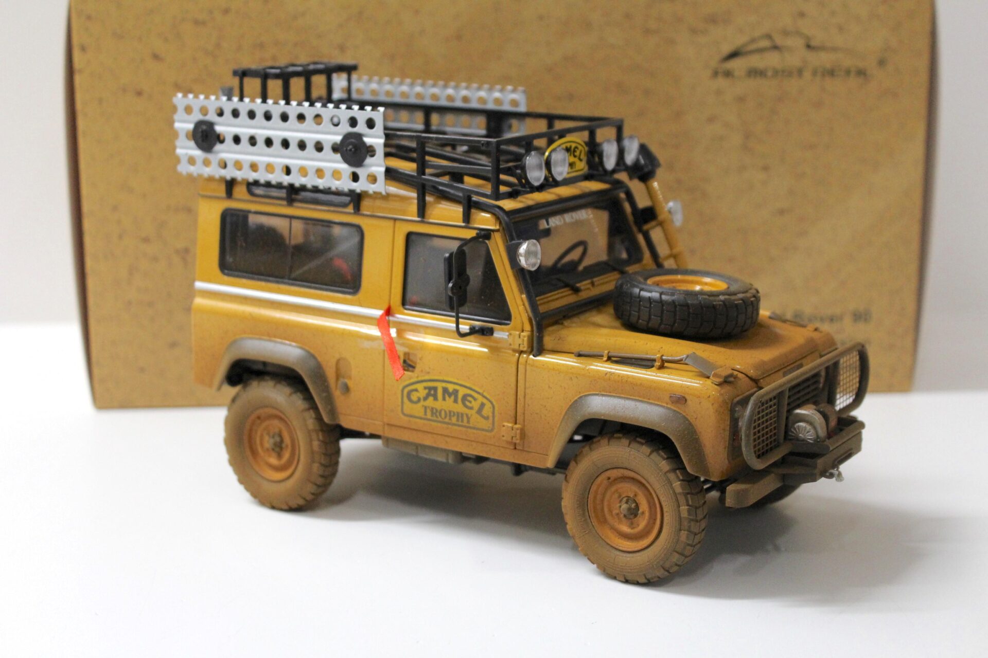 1:18 Almost Real Land Rover 90 "Camel Trophy" Borneo 1985 Dirty Version