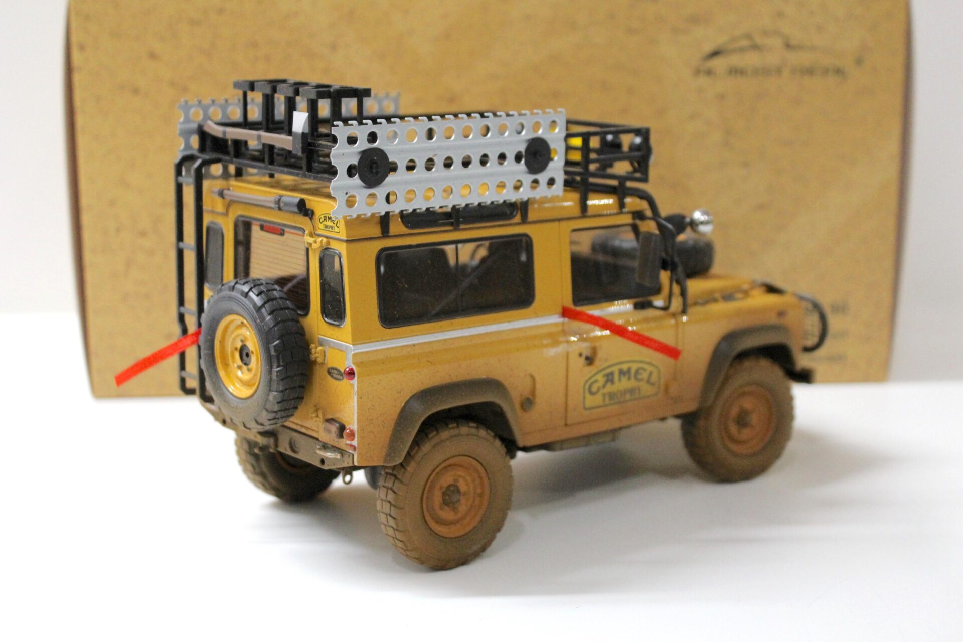 1:18 Almost Real Land Rover 90 "Camel Trophy" Borneo 1985 Dirty Version