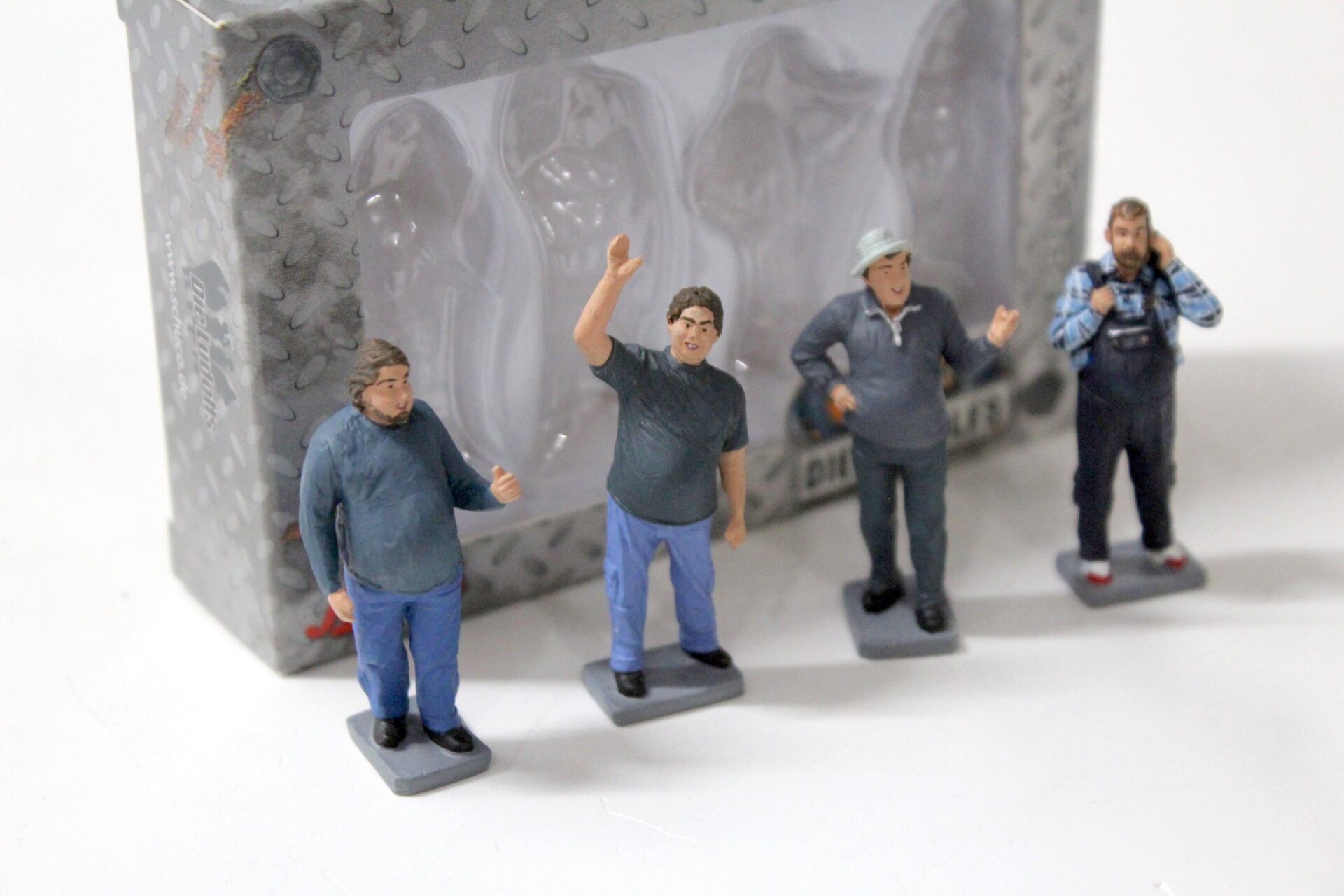 ID 54564 orig.jpg 1:43 Schuco Die Ludolfs Figuren Set - 4 Figuren