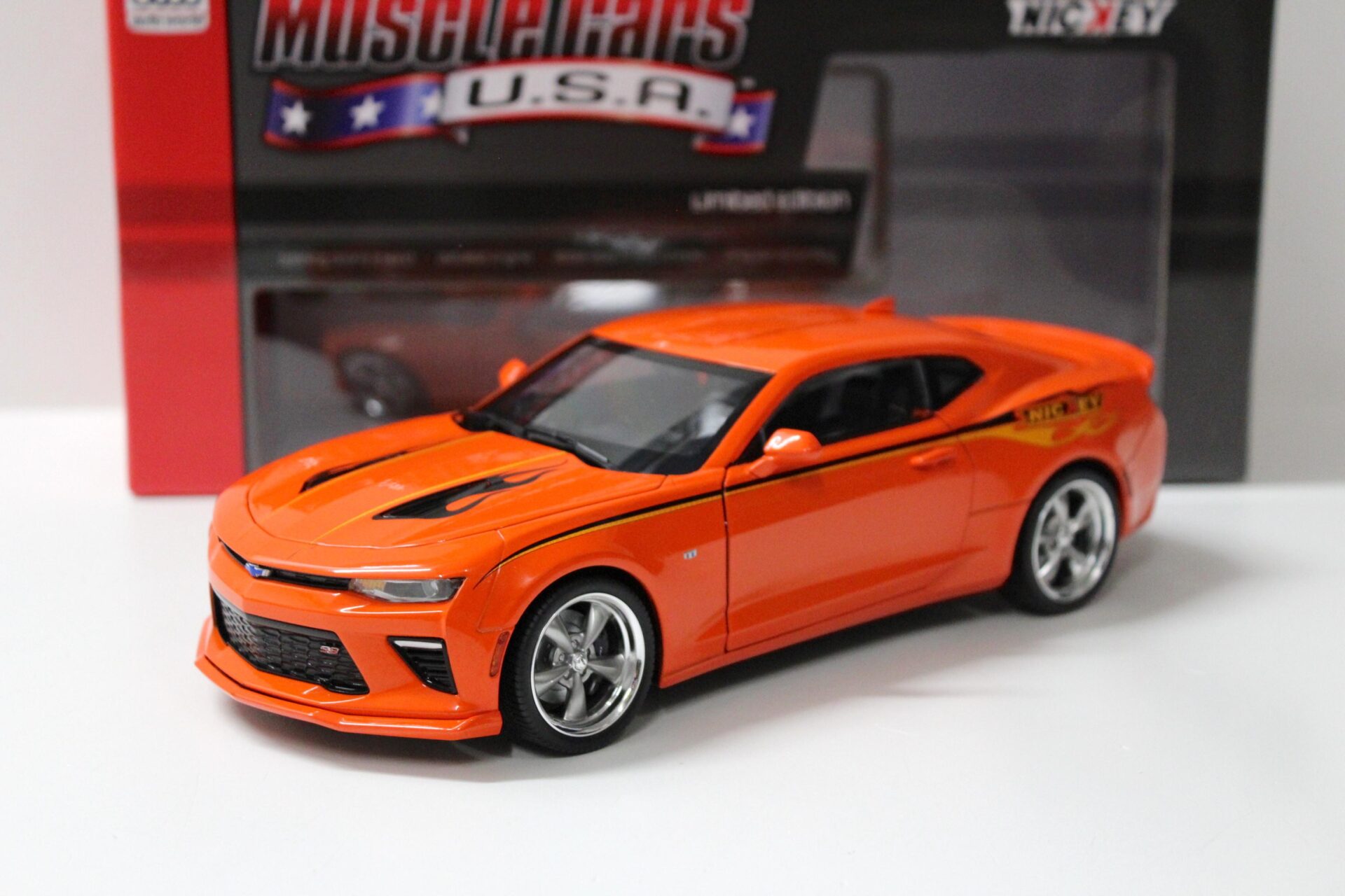 ID 54635 orig 1.jpg 1:18 Auto World Chevrolet Camaro MCACN Nickey Super Camaro 2016 hugger orange
