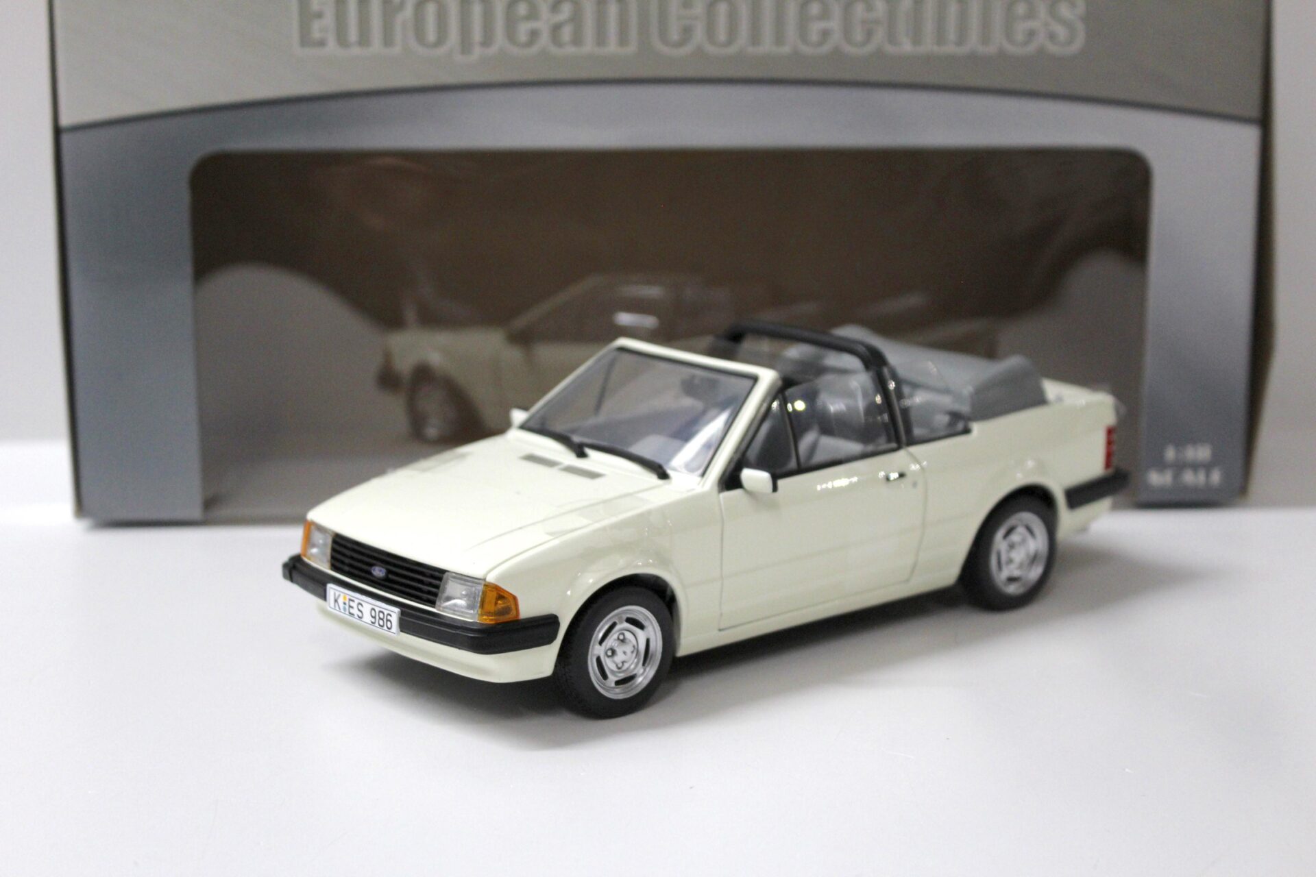 ID 54703 orig.jpg 1:18 Sun Star 1984 Ford Escort MK3 GL Cabriolet Diamond white