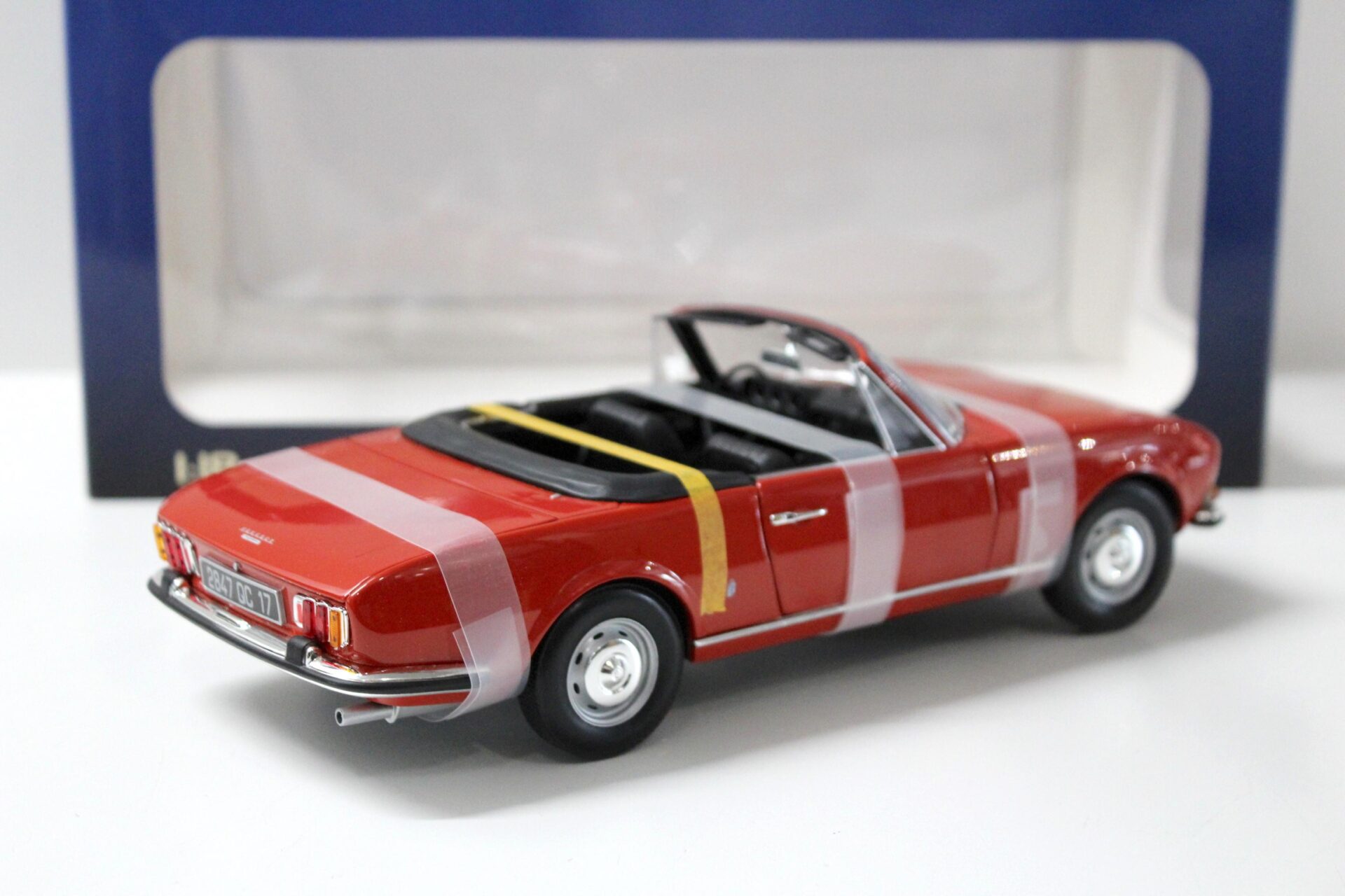1:18 Norev Peugeot 504 Cabriolet red