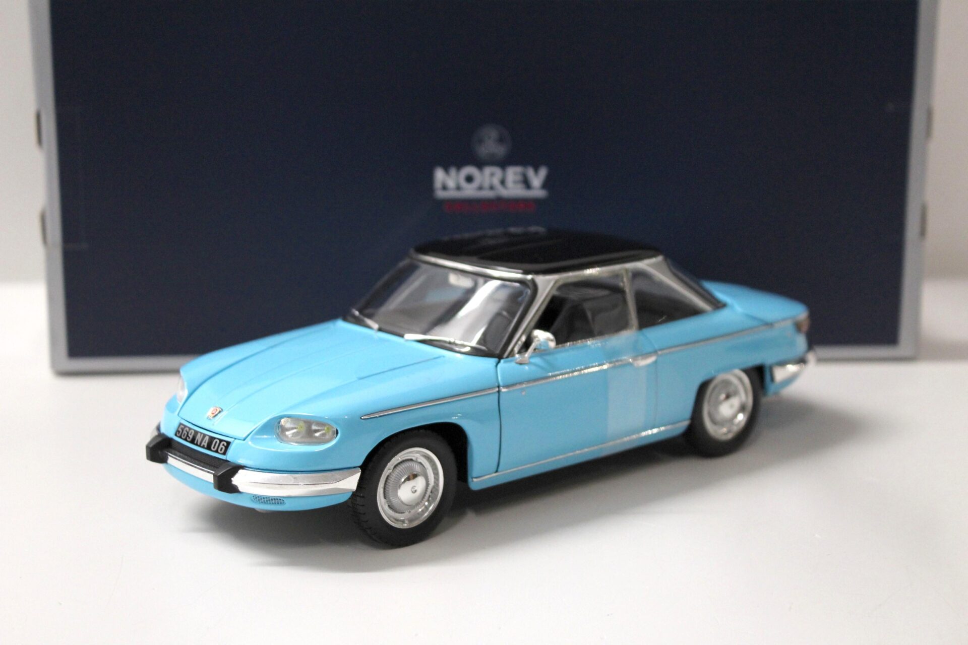 ID 54788 orig.jpg 1:18 Norev Panhard 24 CT Coupe 1964 Tolede blue/ black