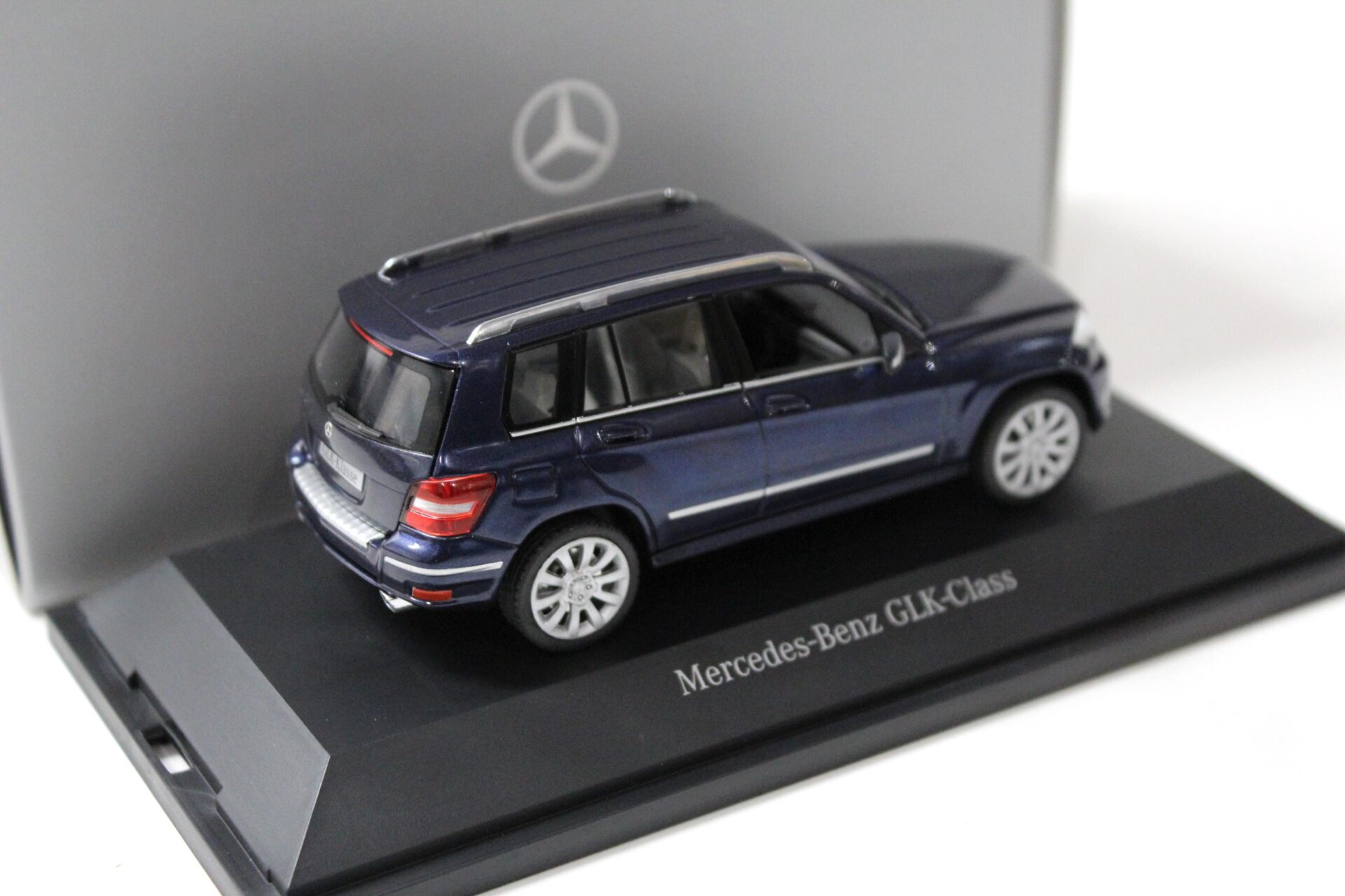 1:43 Schuco Mercedes GLK Offroader X204 Tansanit blue metallic DEALER VERSION