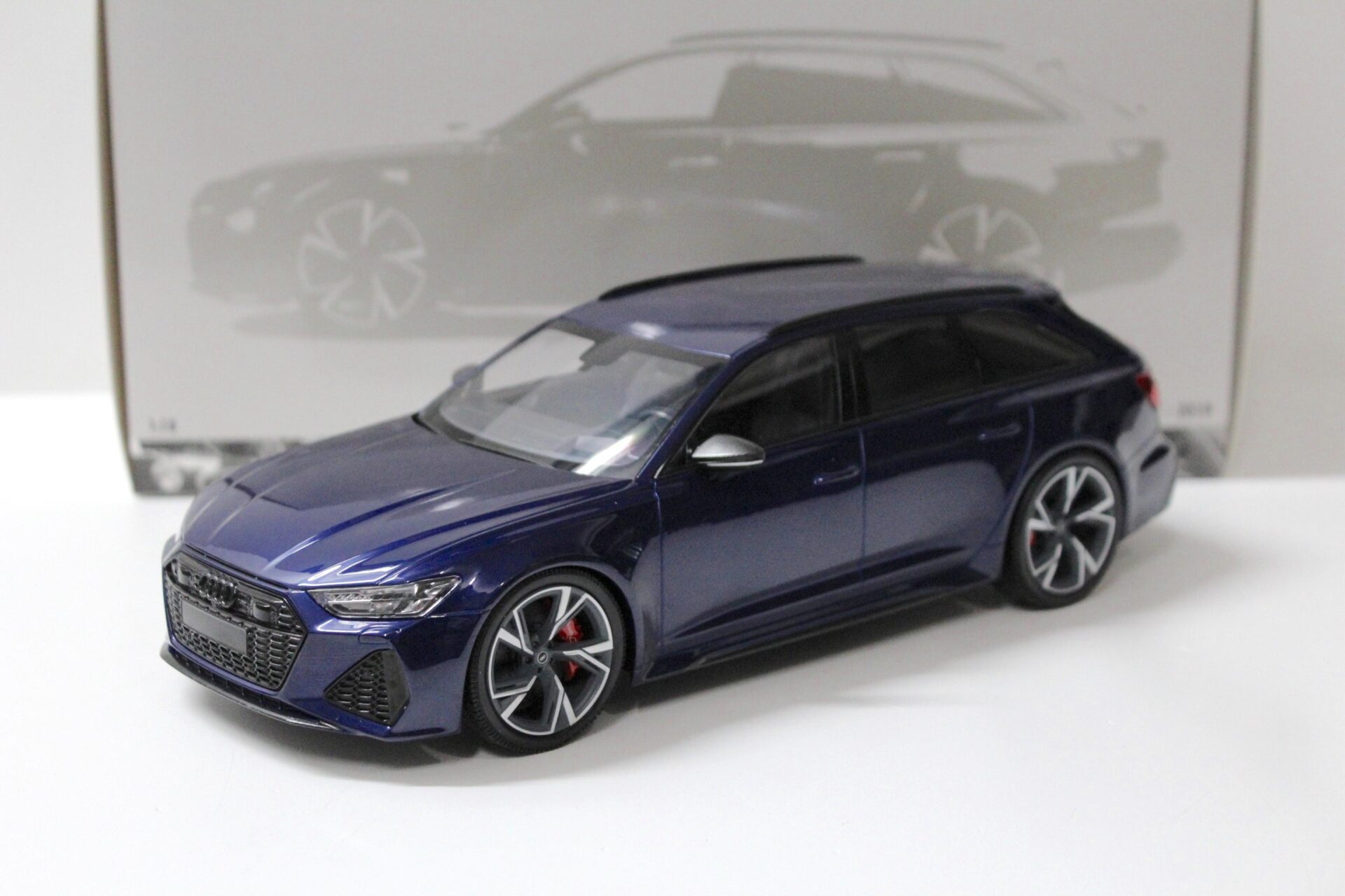 1:18 Minichamps Audi RS6 Avant (C8) 2019 blue metallic
