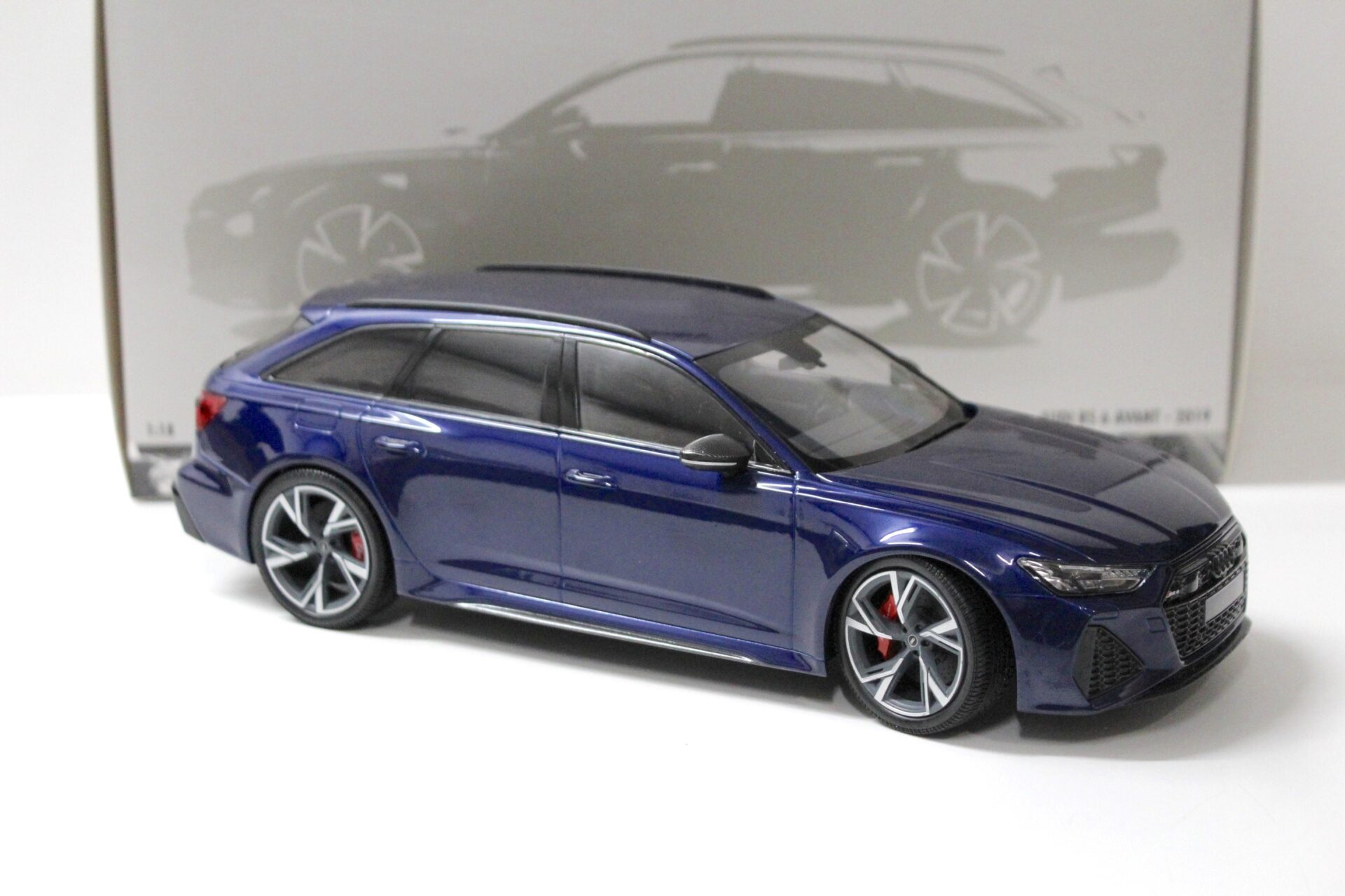 1:18 Minichamps Audi RS6 Avant (C8) 2019 blue metallic