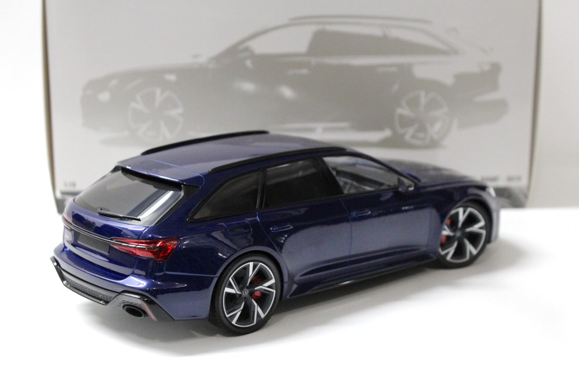 1:18 Minichamps Audi RS6 Avant (C8) 2019 blue metallic