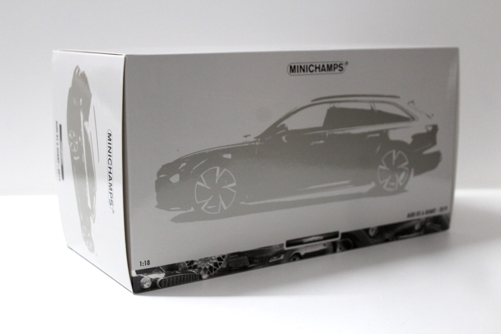 1:18 Minichamps Audi RS6 Avant (C8) 2019 blue metallic