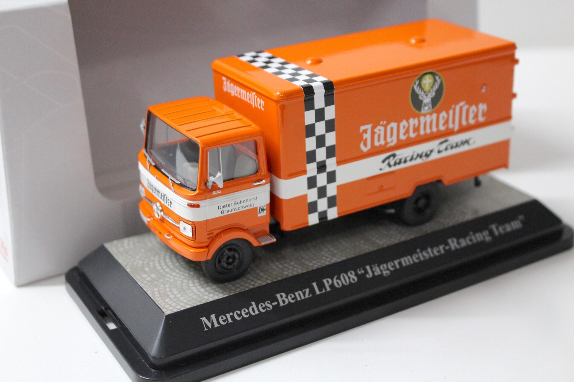 1:43 Premium ClassiXXs Mercedes LP 608 Jägermeister-Racing Team orange