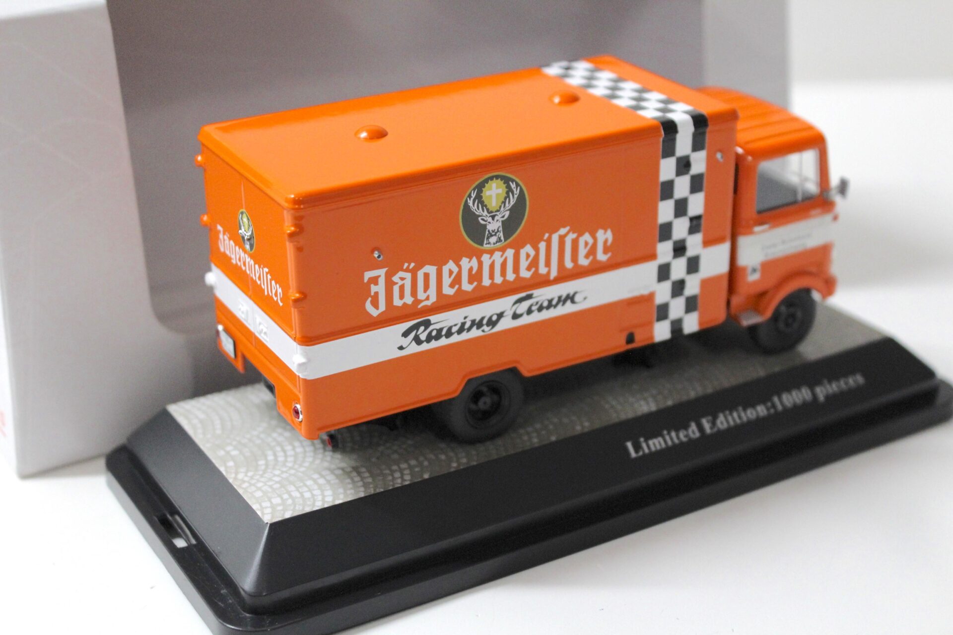 1:43 Premium ClassiXXs Mercedes LP 608 Jägermeister-Racing Team orange