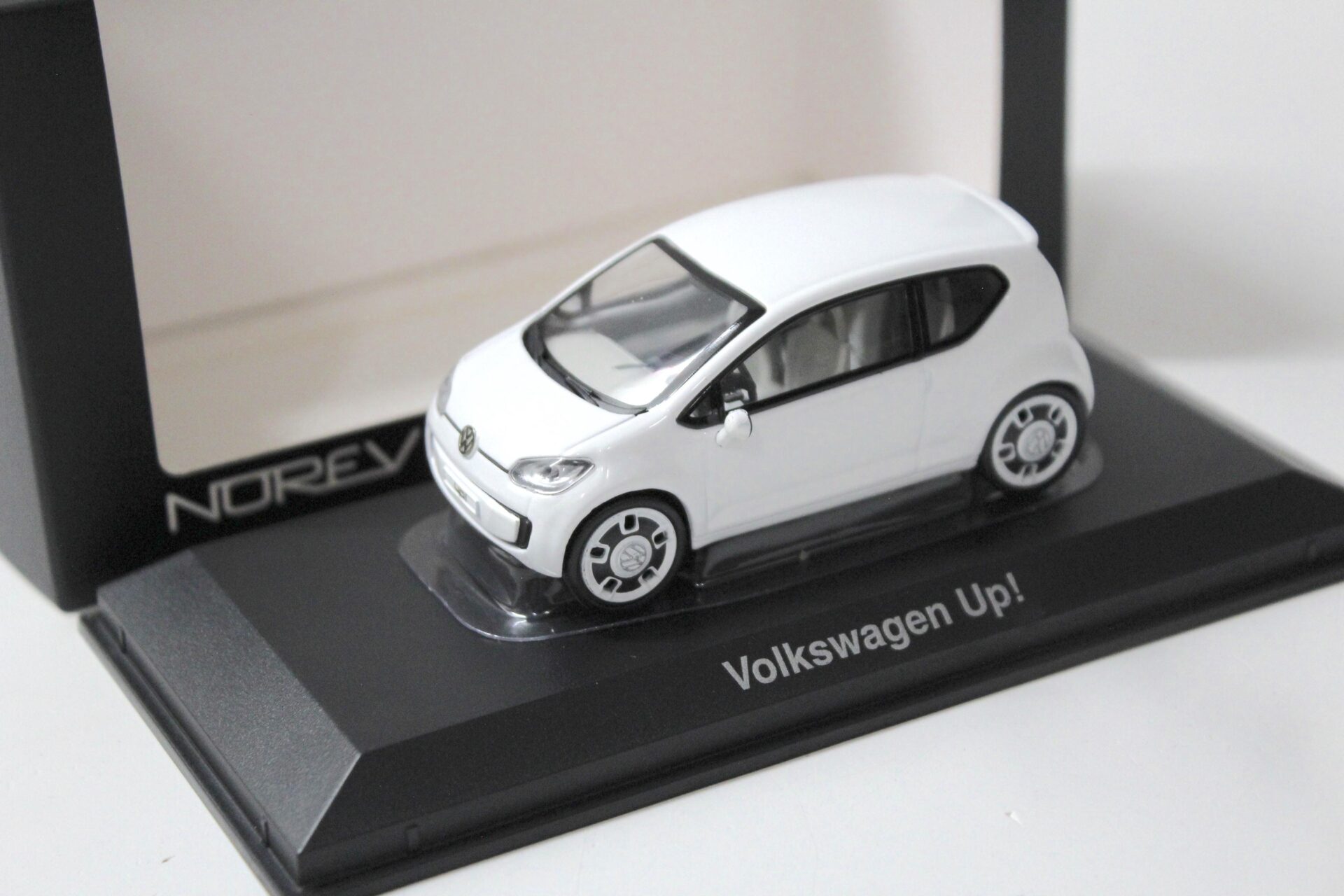 ID 55481 orig.jpg 1:43 Norev Volkswagen VW UP! white 2007
