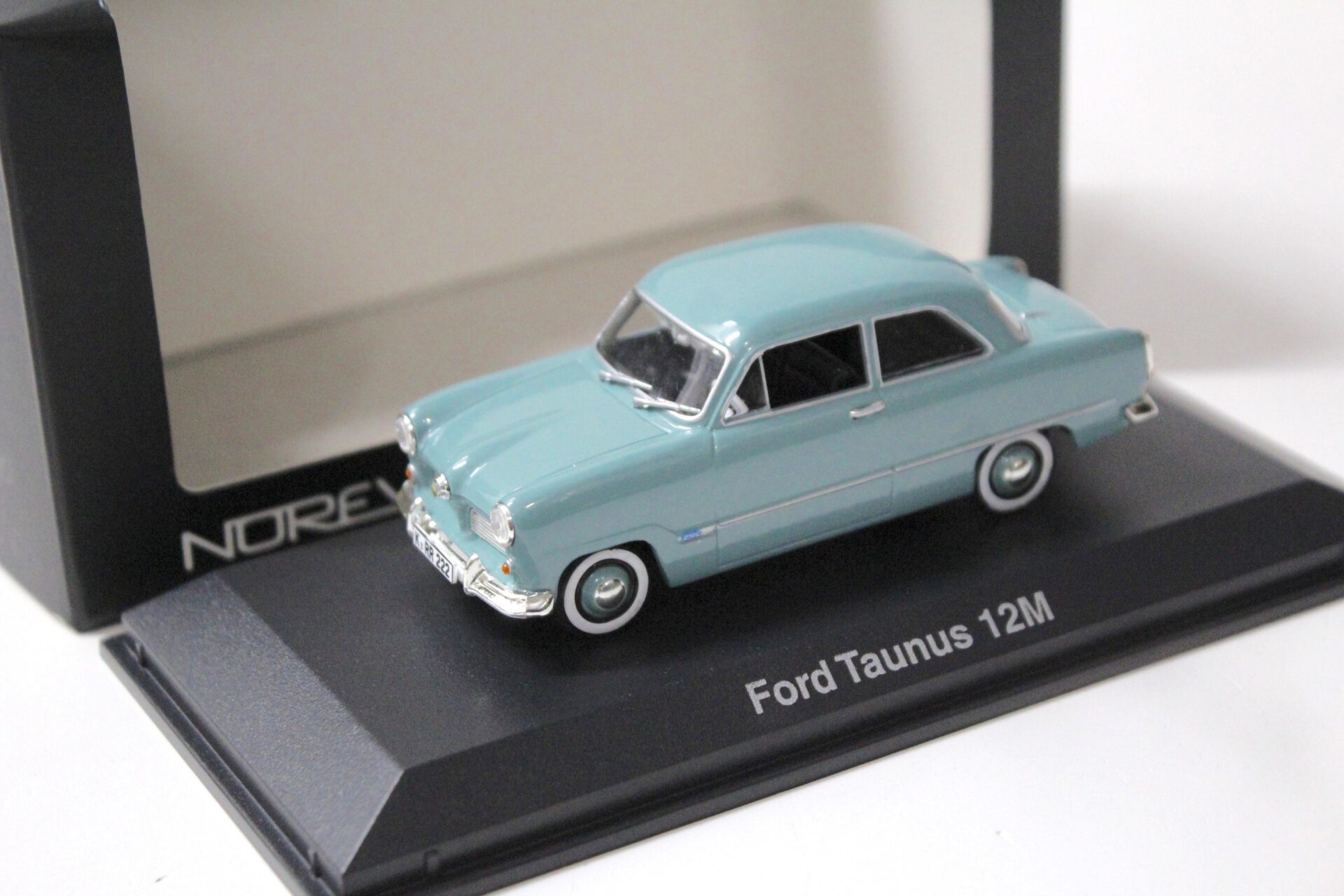 ID 55484 orig.jpg 1:43 Norev Ford Taunus 12M blue 1952