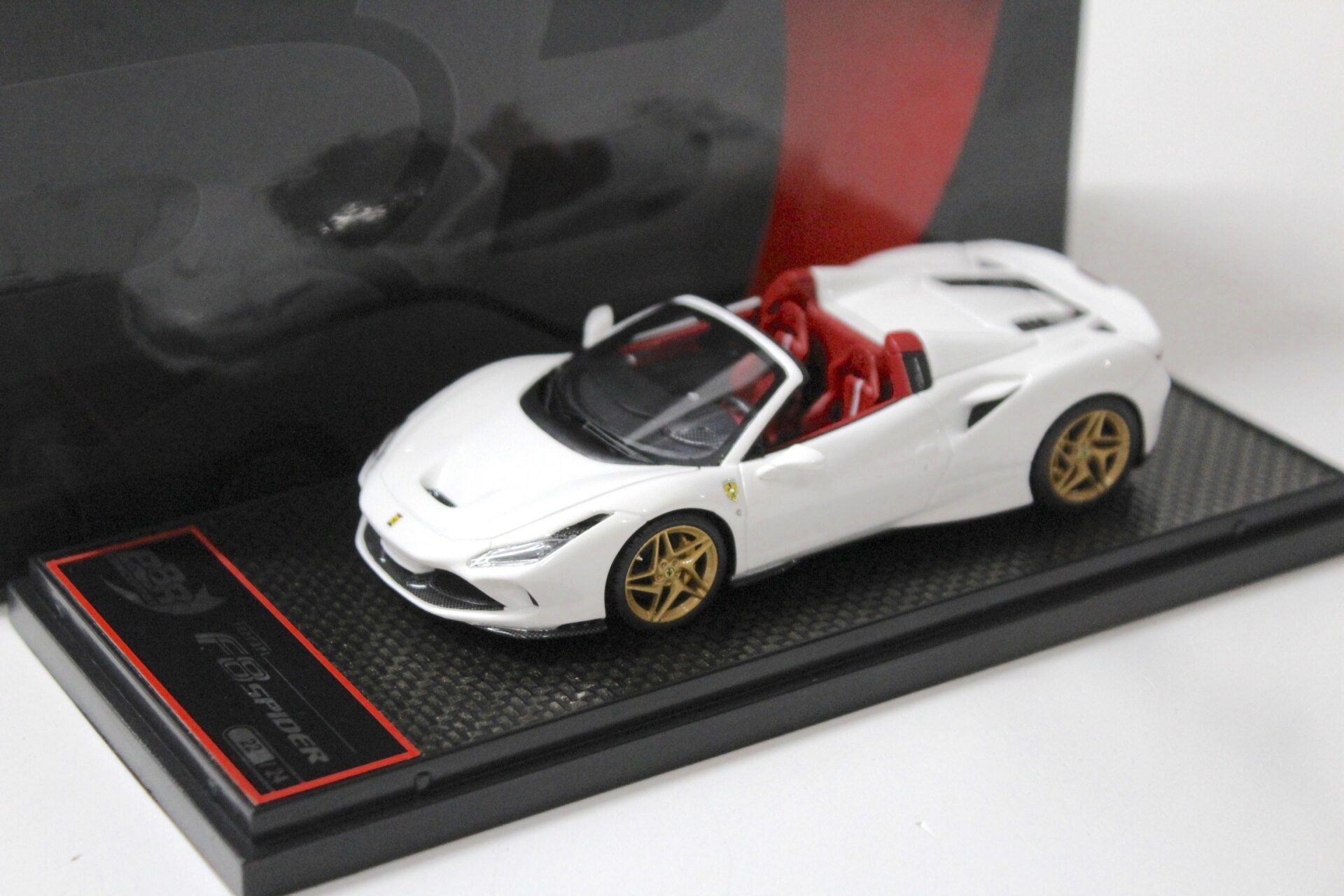 ID 55547 orig.jpg 1:43 BBR Ferrari F8 Tributo Spider Bianco Cervino white/ gold Limited 24 pcs.