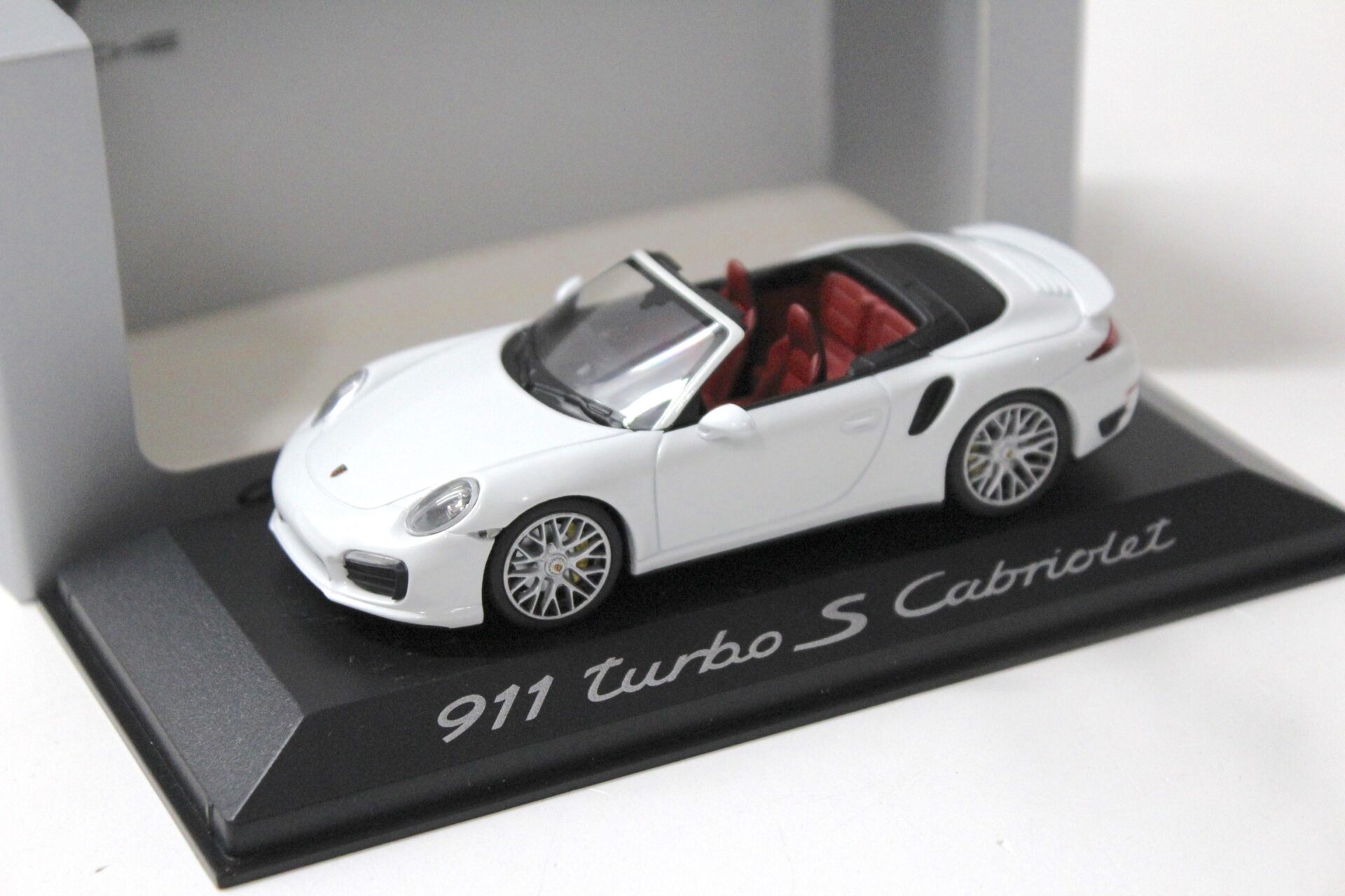ID 55565 orig.jpg 1:43 Minichamps Porsche 911 (991) Turbo S Cabriolet white DEALER VERSION