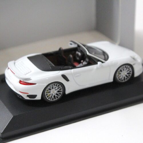 1:43 Minichamps Porsche 911 (991) Turbo S Cabriolet white DEALER VERSION