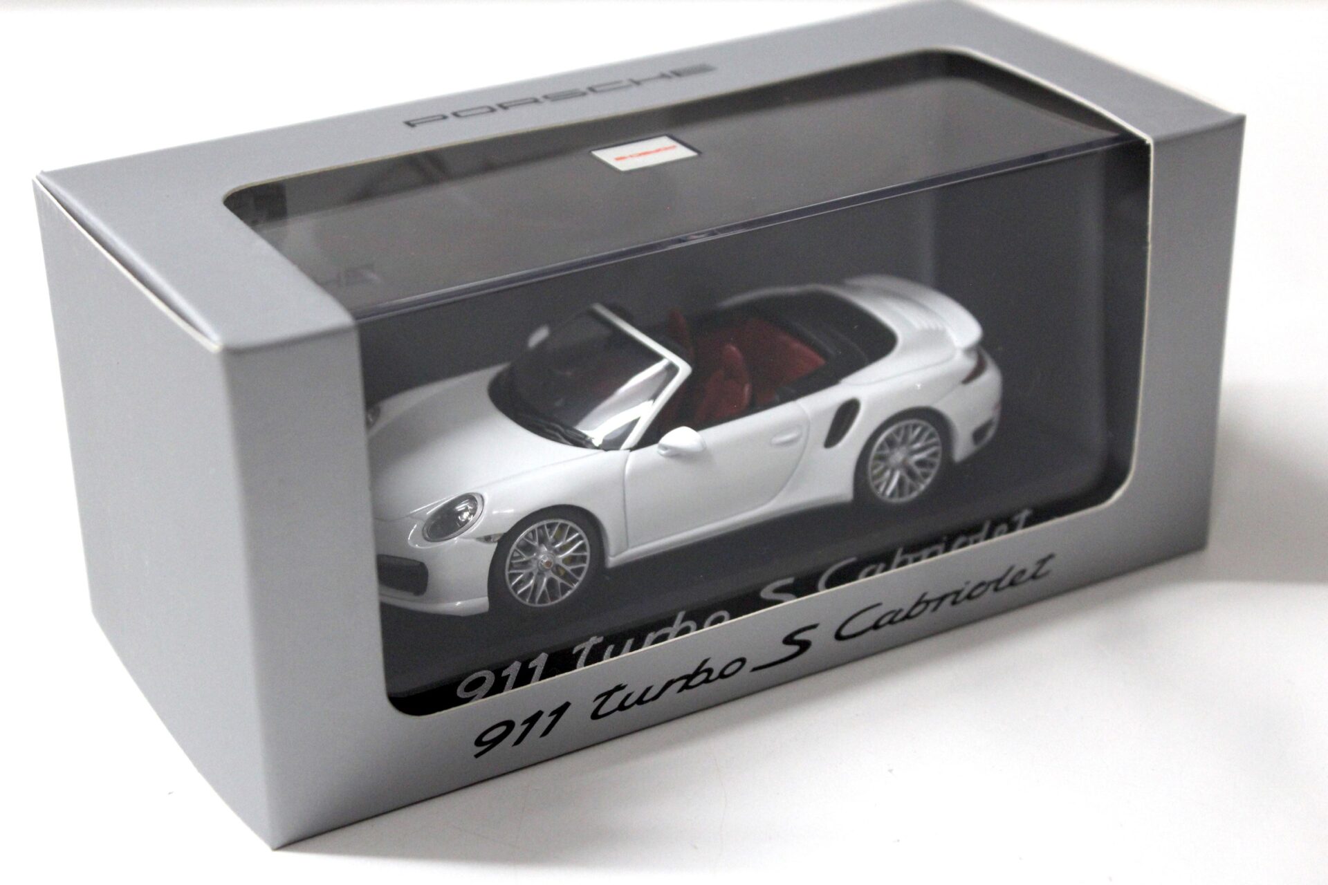 1:43 Minichamps Porsche 911 (991) Turbo S Cabriolet white DEALER VERSION