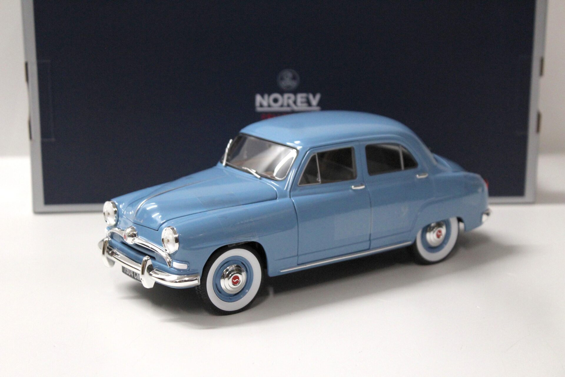 ID 55671 orig.jpg 1:18 Norev Simca 9 Aronde 1954 light blue