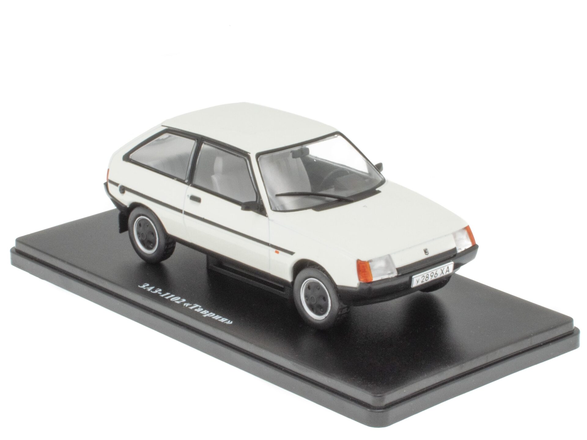ID 55858 orig.jpg 1:24 Hachette East Legendary ZAZ-1102 Tavria white 1987