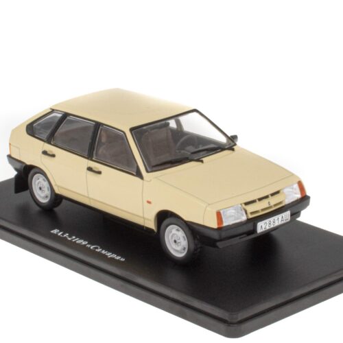 1:24 Hachette East Legendary Lada 2109 Samara beige 1987