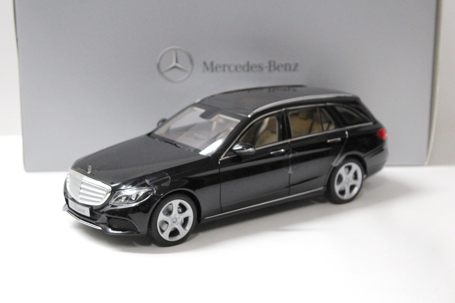 ID 55905 orig.jpg 1:18 Norev Mercedes C-Klasse T-Modell Exclusive black DEALER VERSION
