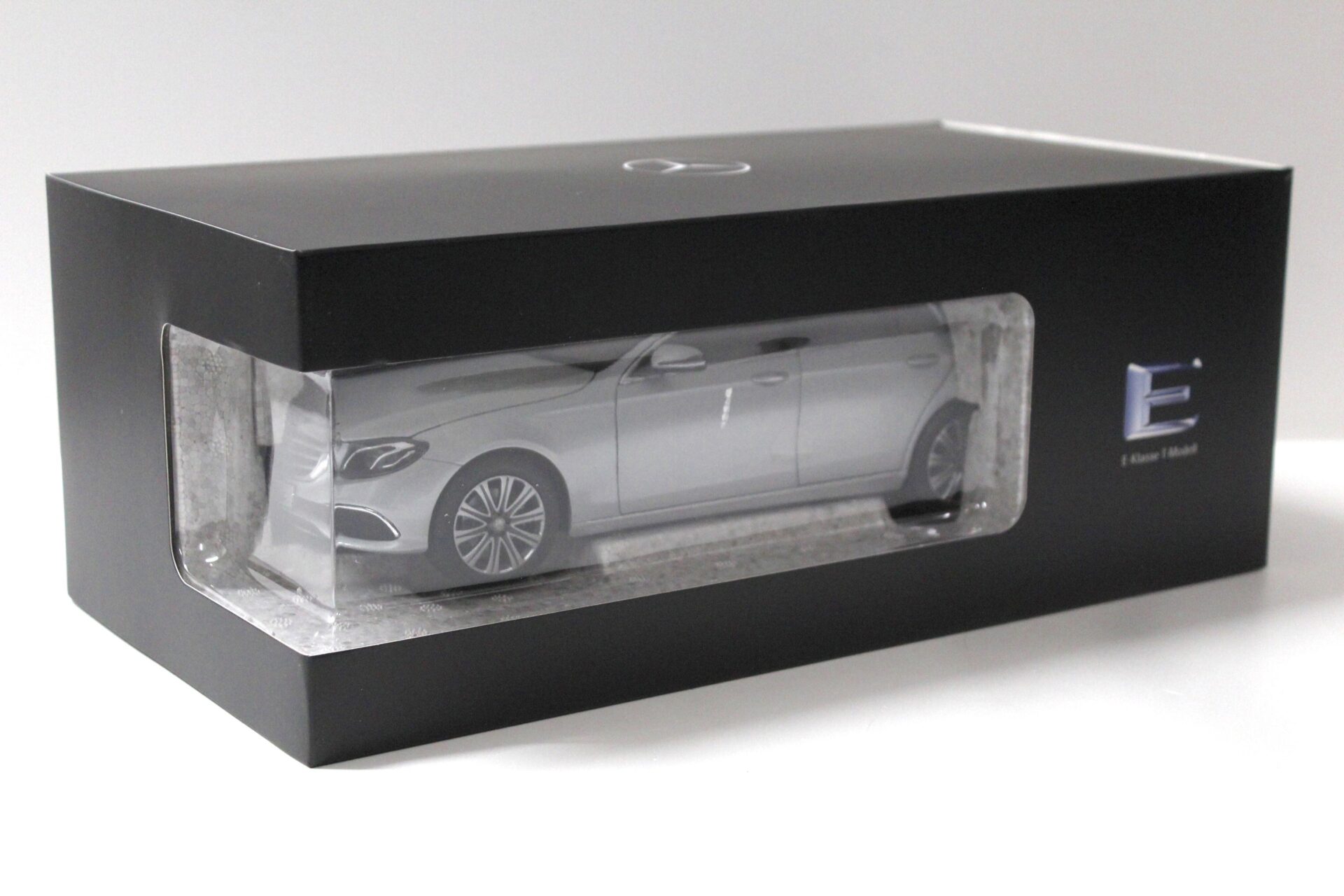 1:18 iScale Mercedes E-Klasse T-Modell silver DEALER VERSION
