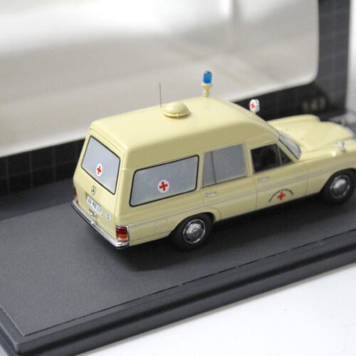 1:43 Matrix Mercedes Binz W114 Europ Ambulance 1969 ivory