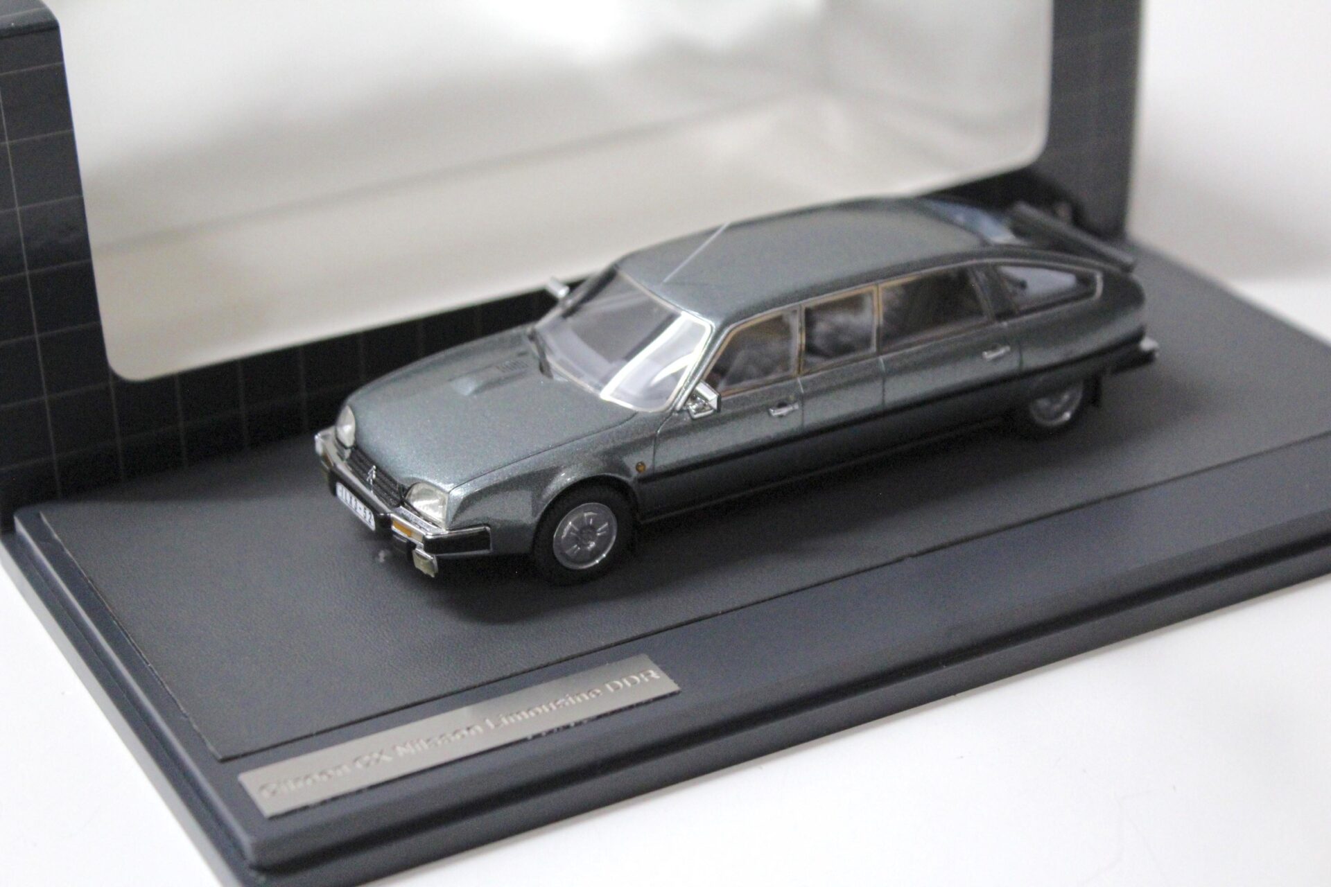 ID 55961 orig.jpg 1:43 Matrix Citroen CX Nilsson Limousine DDR grey metallic