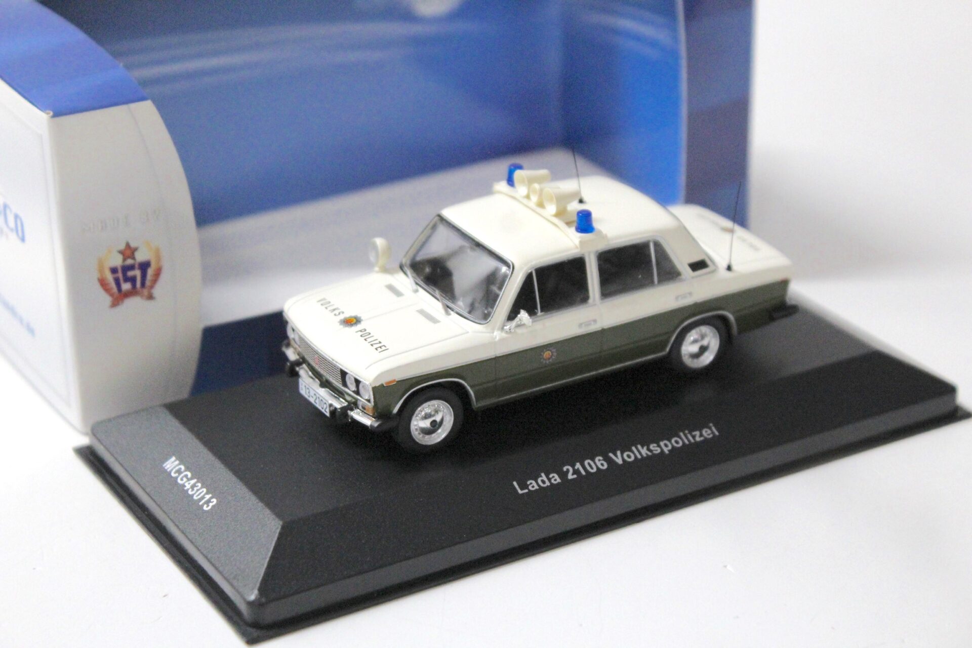 ID 56381 orig.jpg 1:43 Cars&Co IST Lada 2106 Sedan Volkspolizei VoPo green/ white