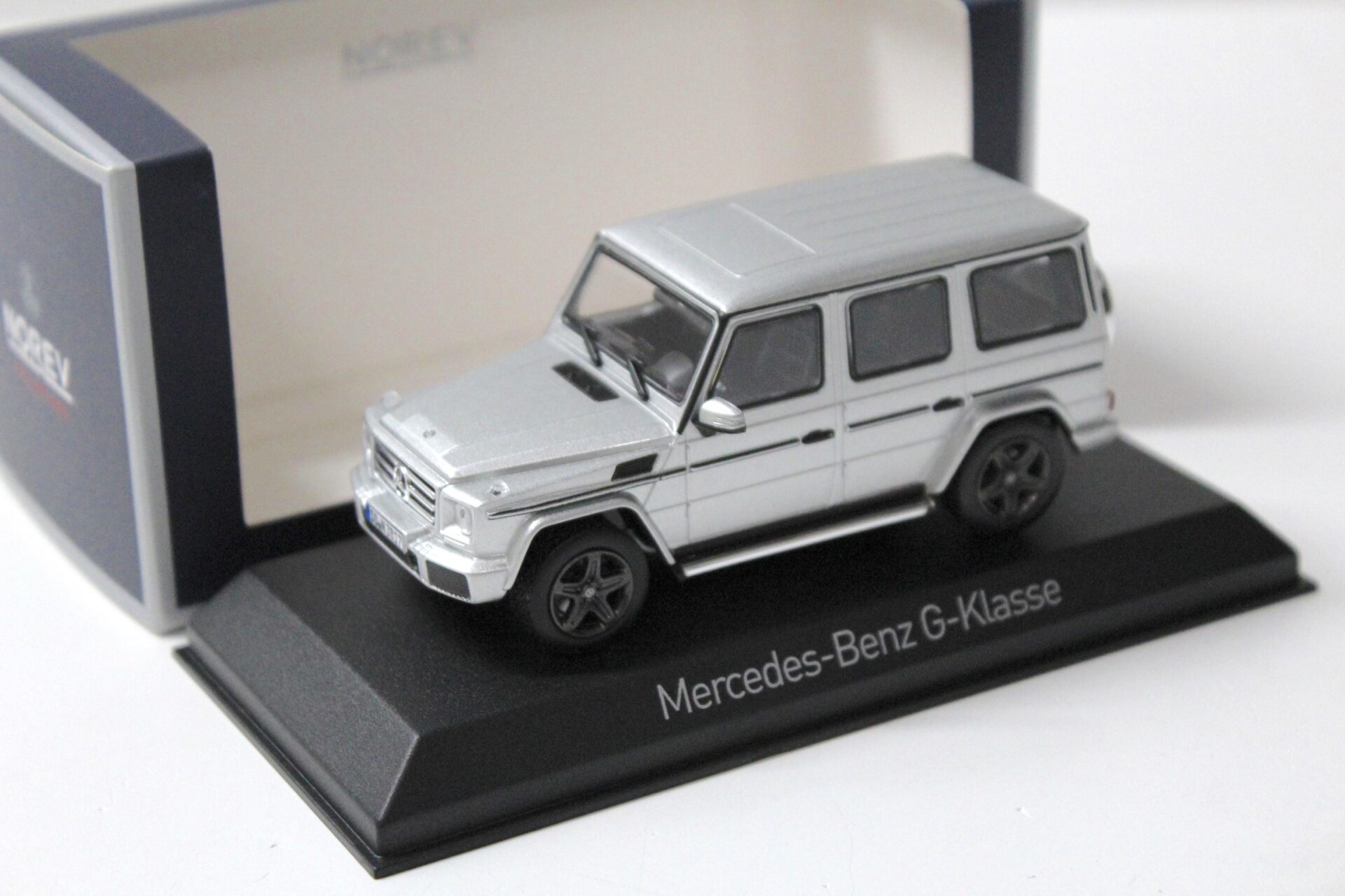 ID 56705 orig.jpg 1:43 Norev Mercedes G-Klasse G-Class 2015 silver metallic