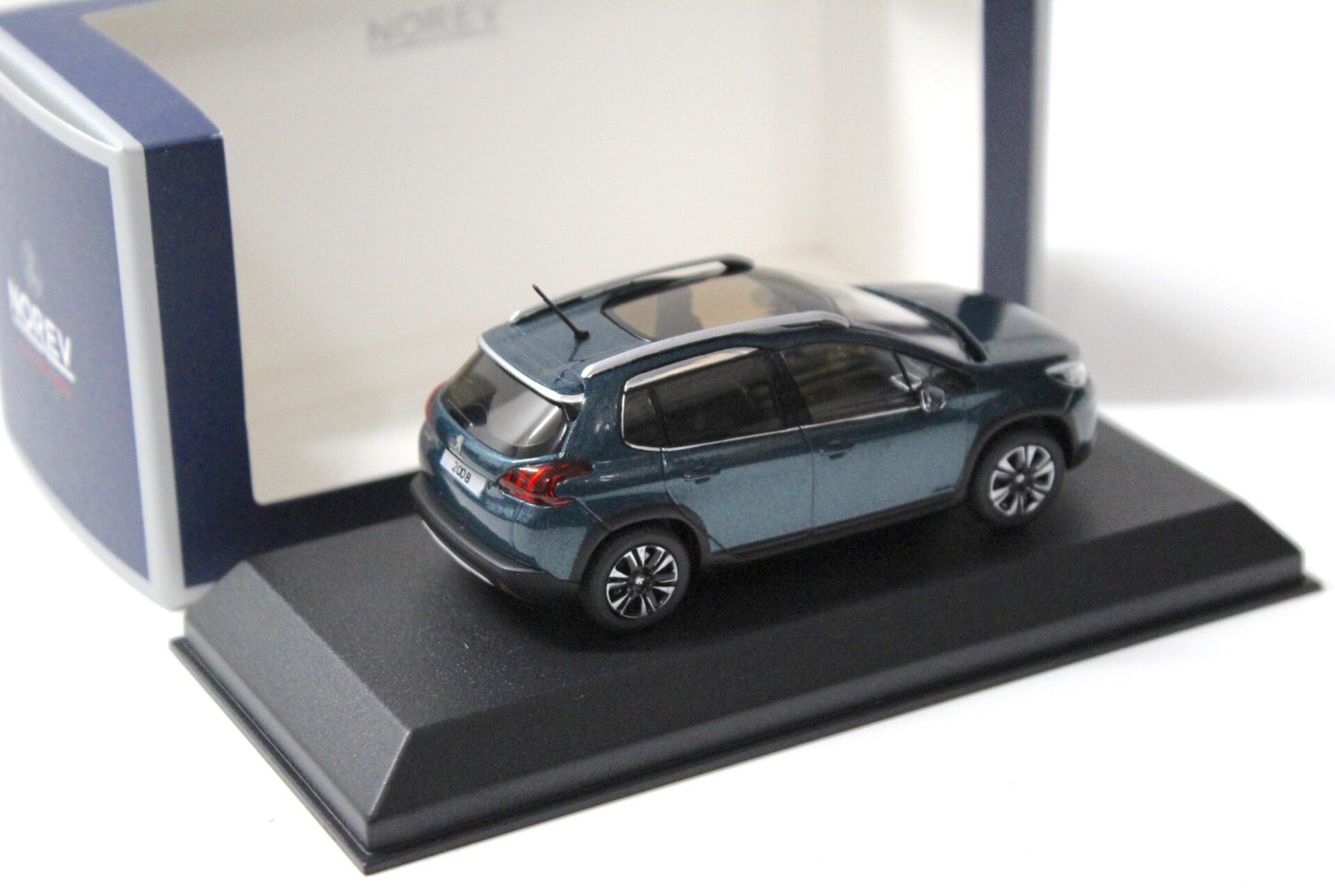 1:43 Norev Peugeot 2008 Emerald Crystal blue 2016