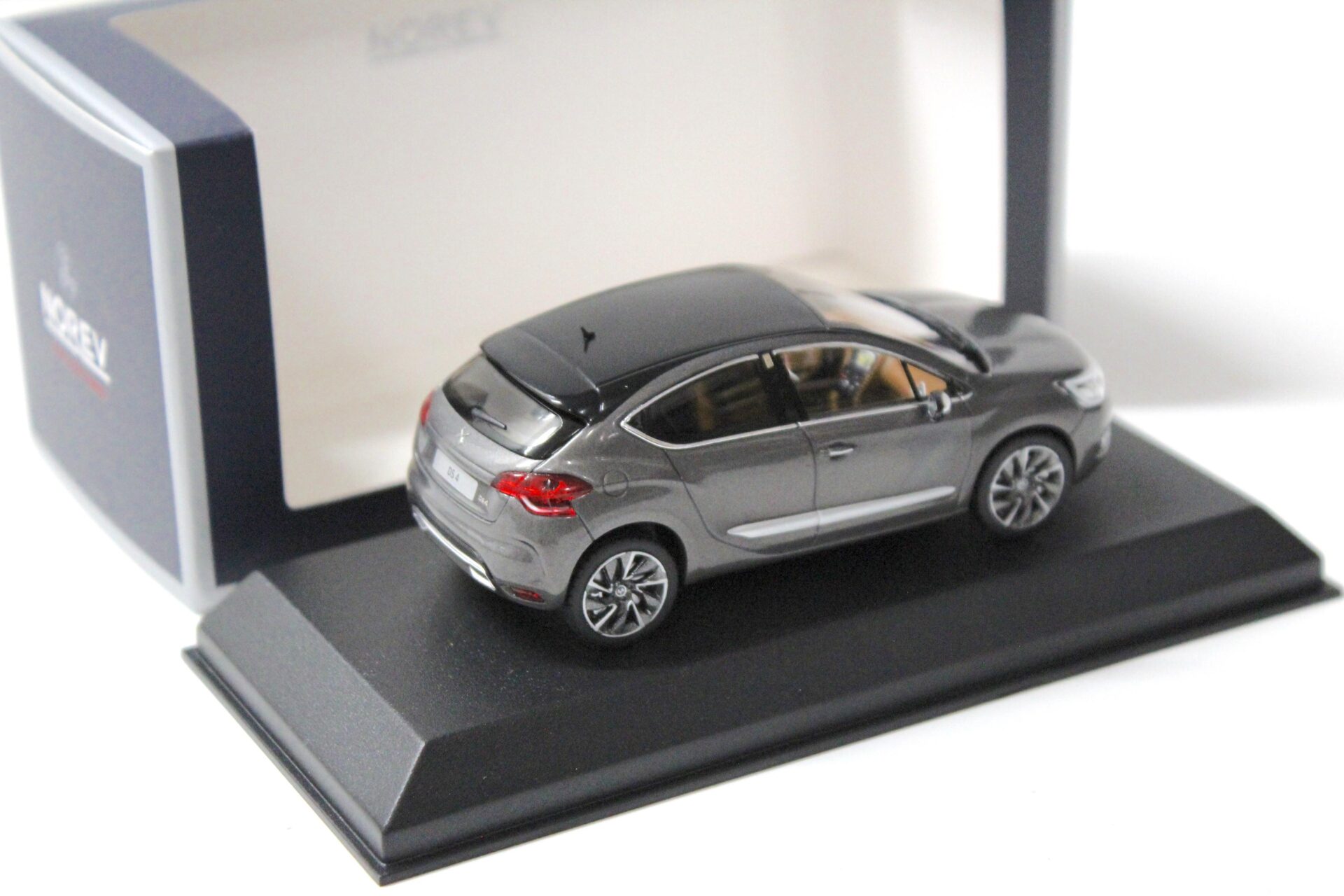 1:43 Norev Citroen DS 4 Platinum grey/ black roof 2015