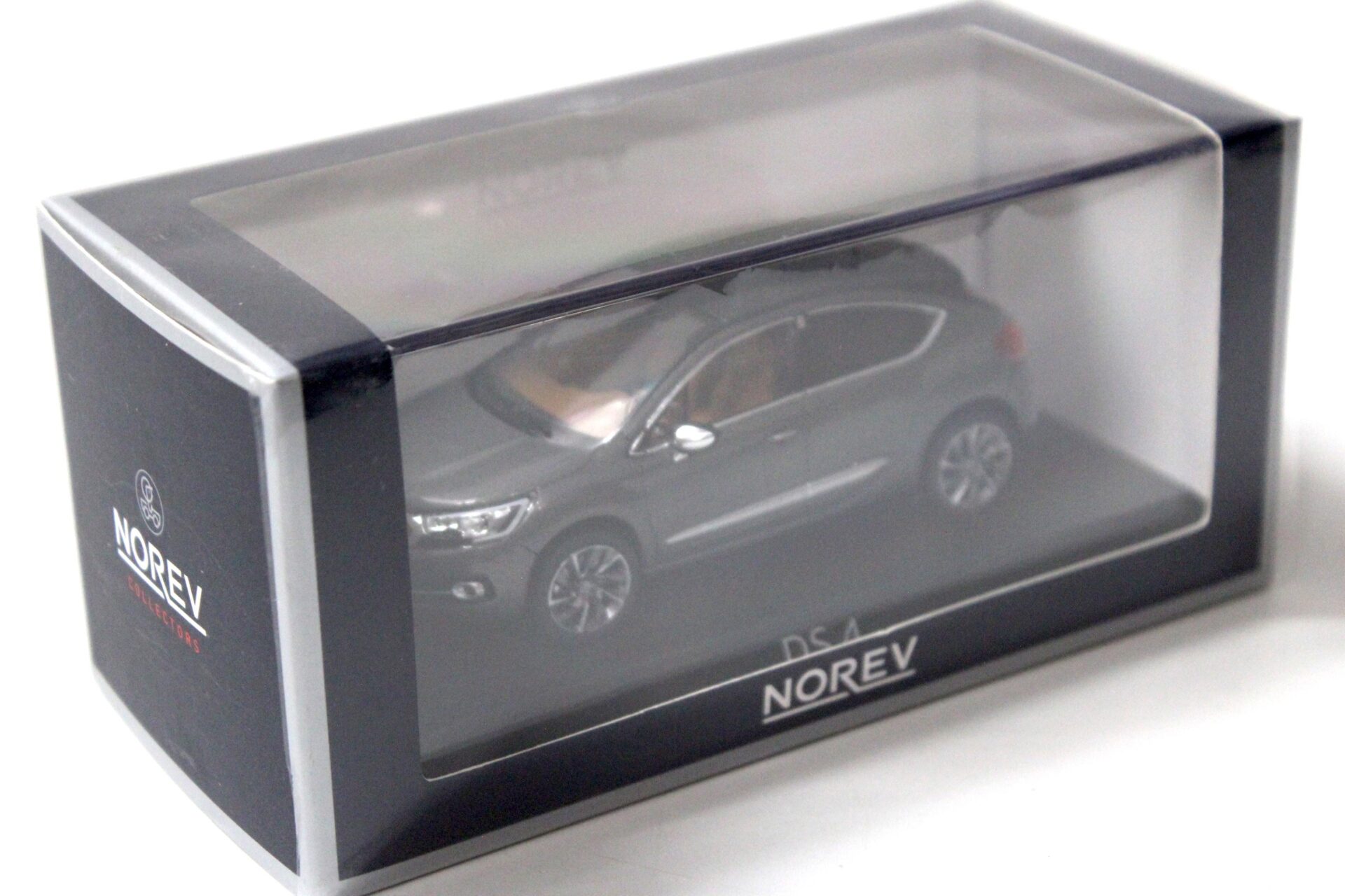 1:43 Norev Citroen DS 4 Platinum grey/ black roof 2015