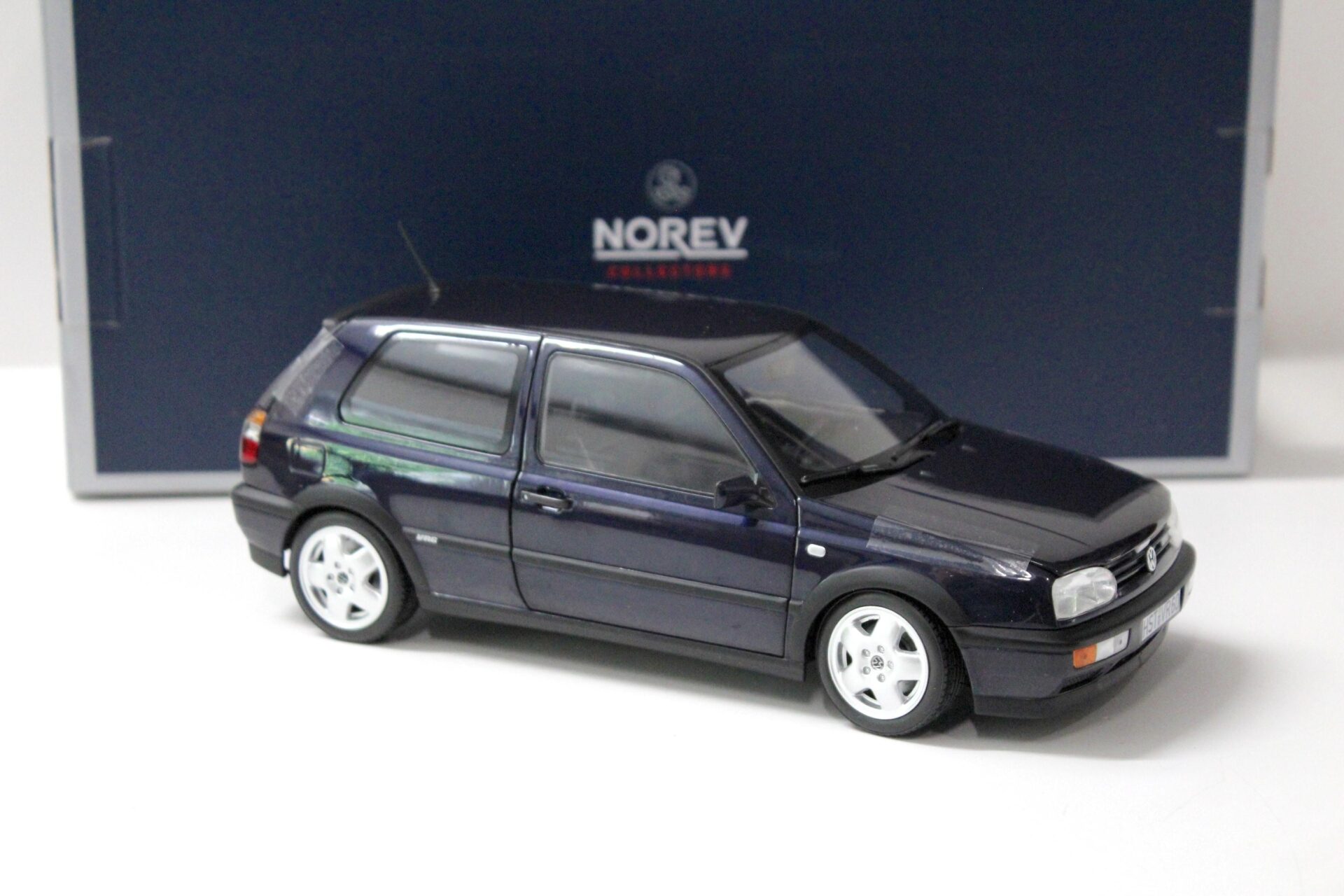 1:18 Norev VW Golf 3 VR6 MK3 dark blue metallic 1996