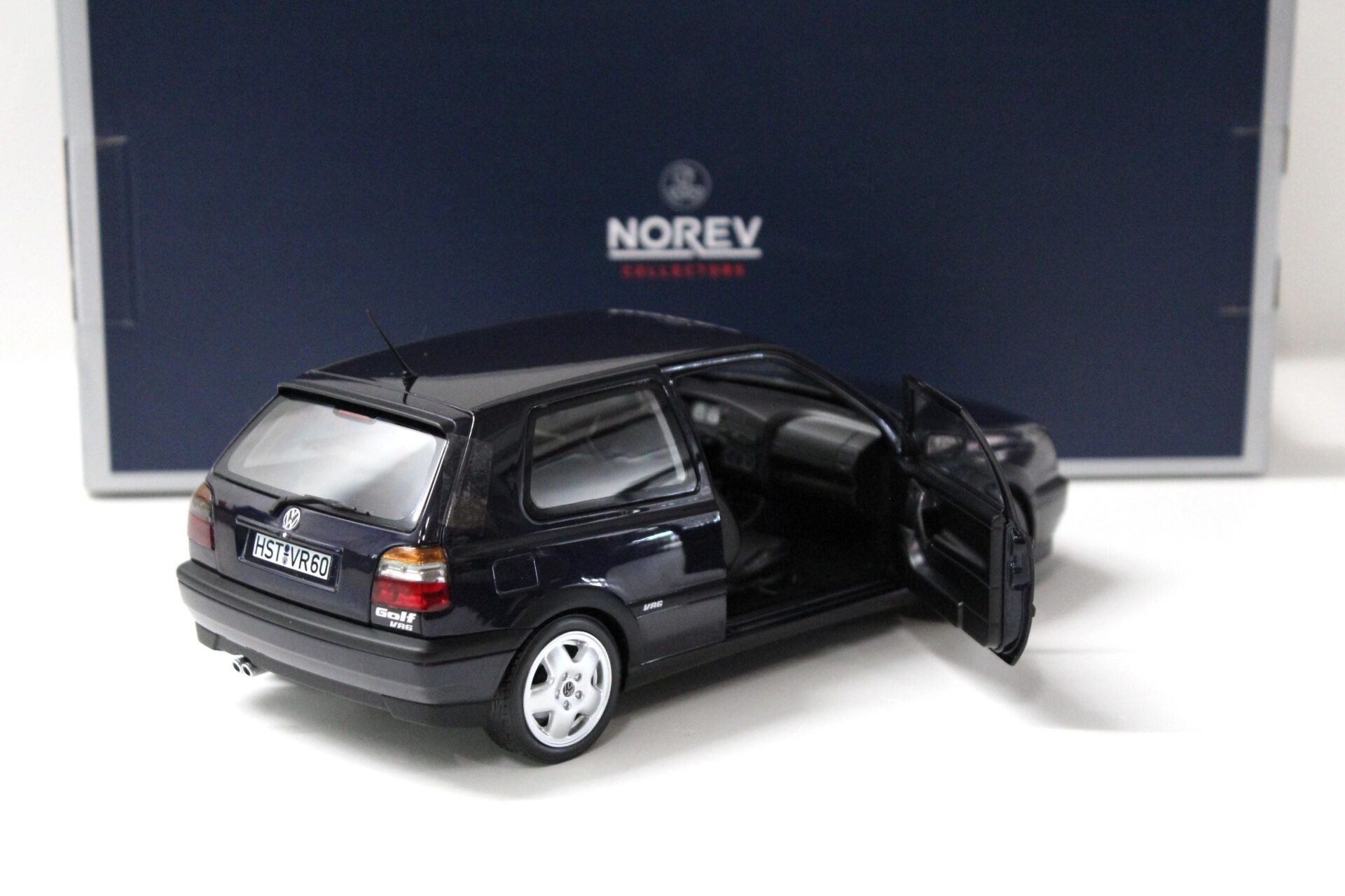 1:18 Norev VW Golf 3 VR6 MK3 dark blue metallic 1996